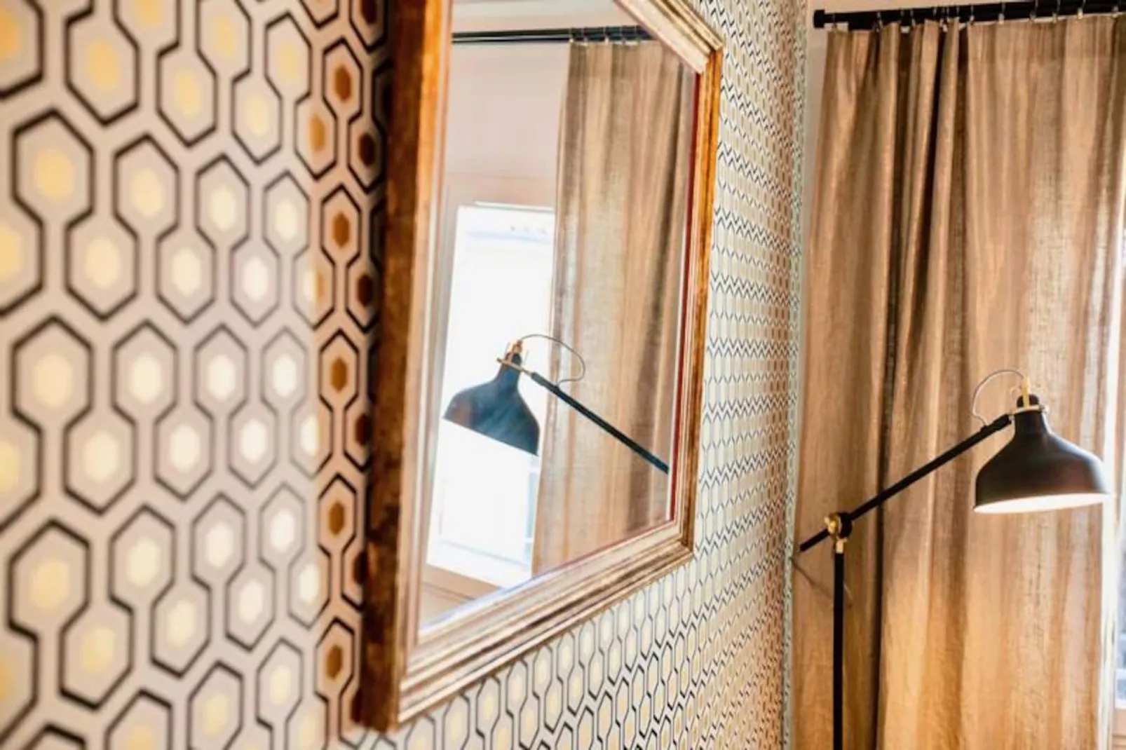 Les Toits De L'argenterie-Image-tags.