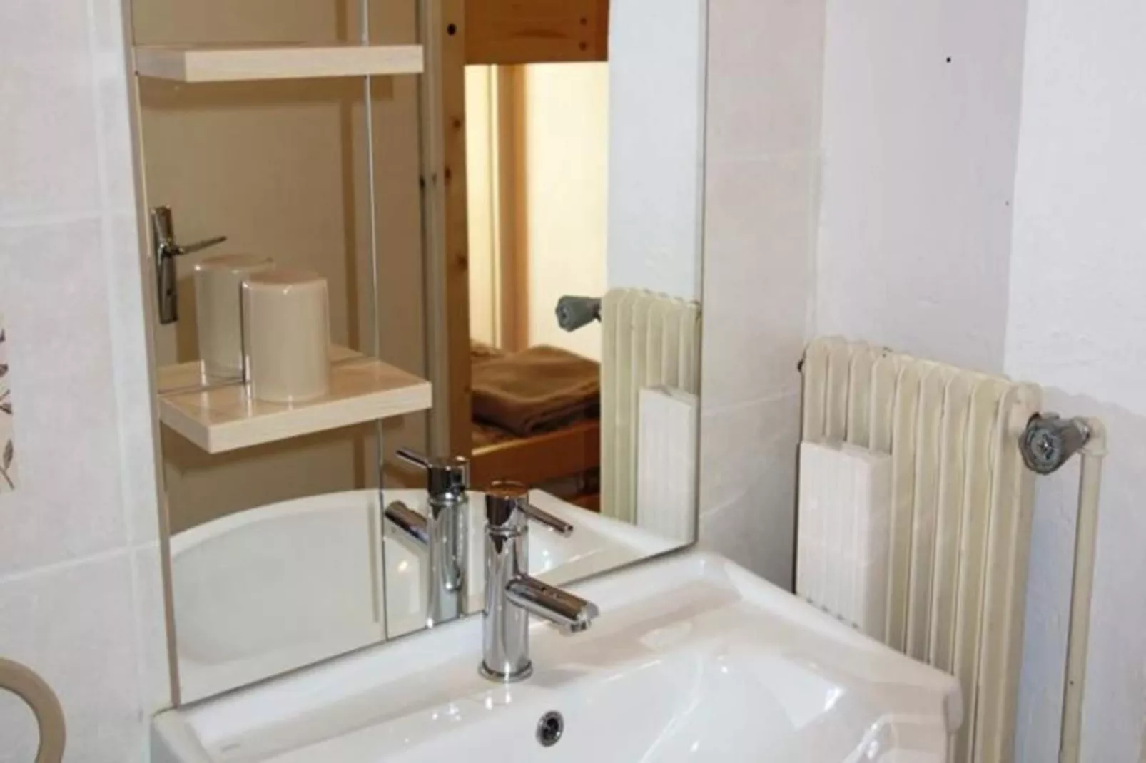 Résidence Choucas-Badkamer