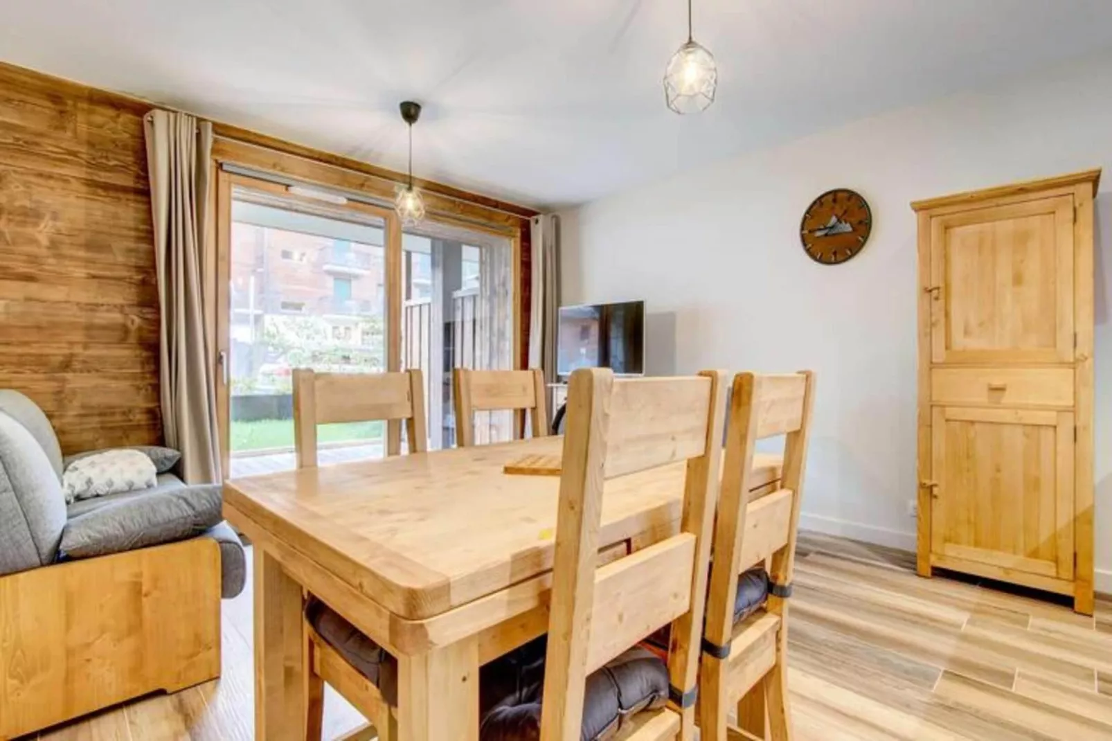 Résidence Le Lapia-Buitenkant zomer