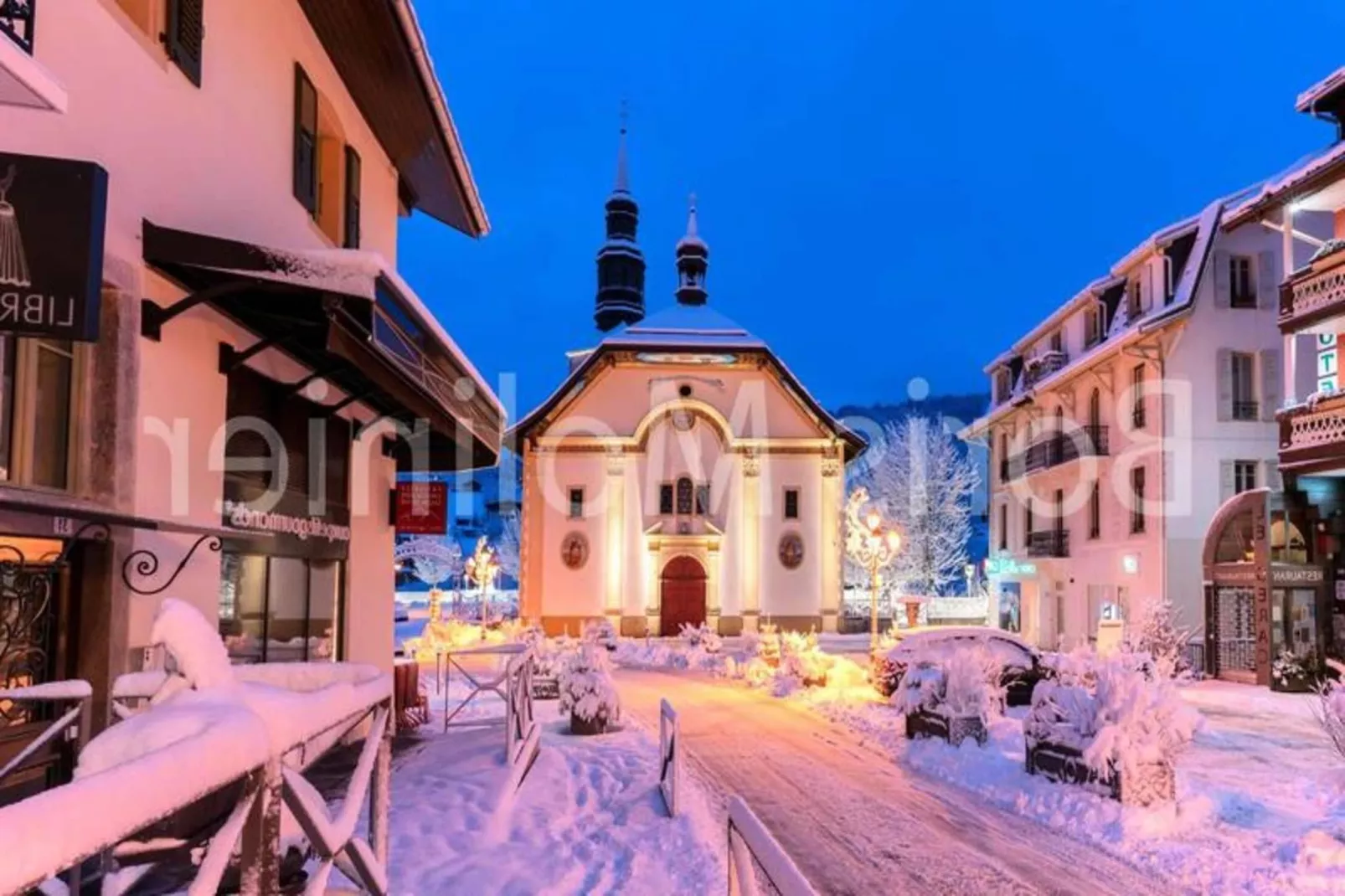 Résidence Les Loges-Buitenkant zomer