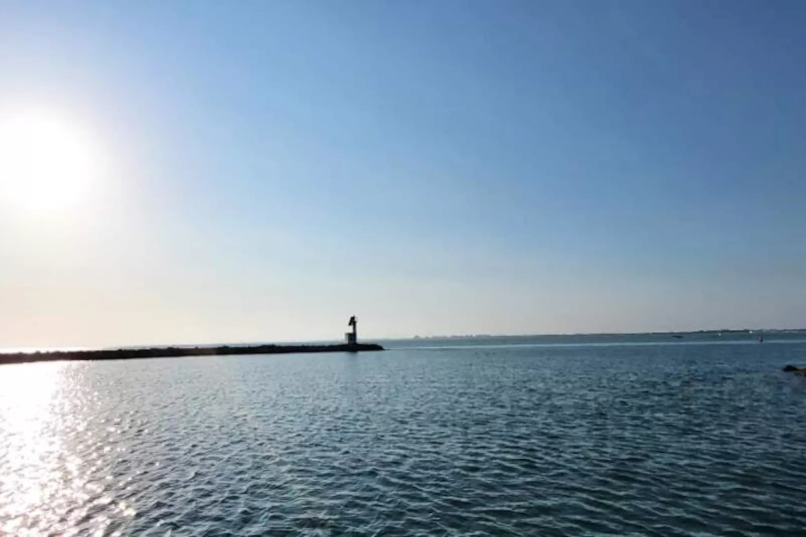 Résidence Une Escale En Bord De Plage Avec Piscine Et Jardins.-Image-tags.