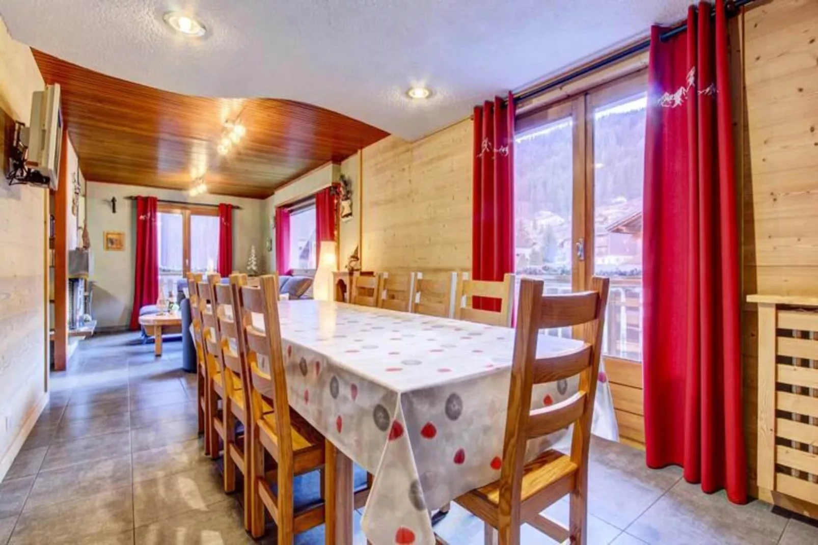 Résidence L'outo-Buitenkant zomer