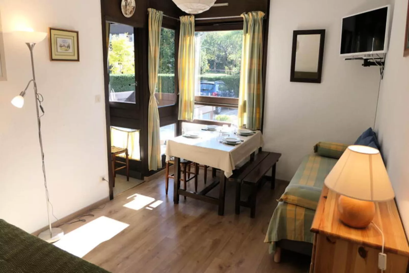 Résidence Castel Des Roches A-Buitenkant zomer