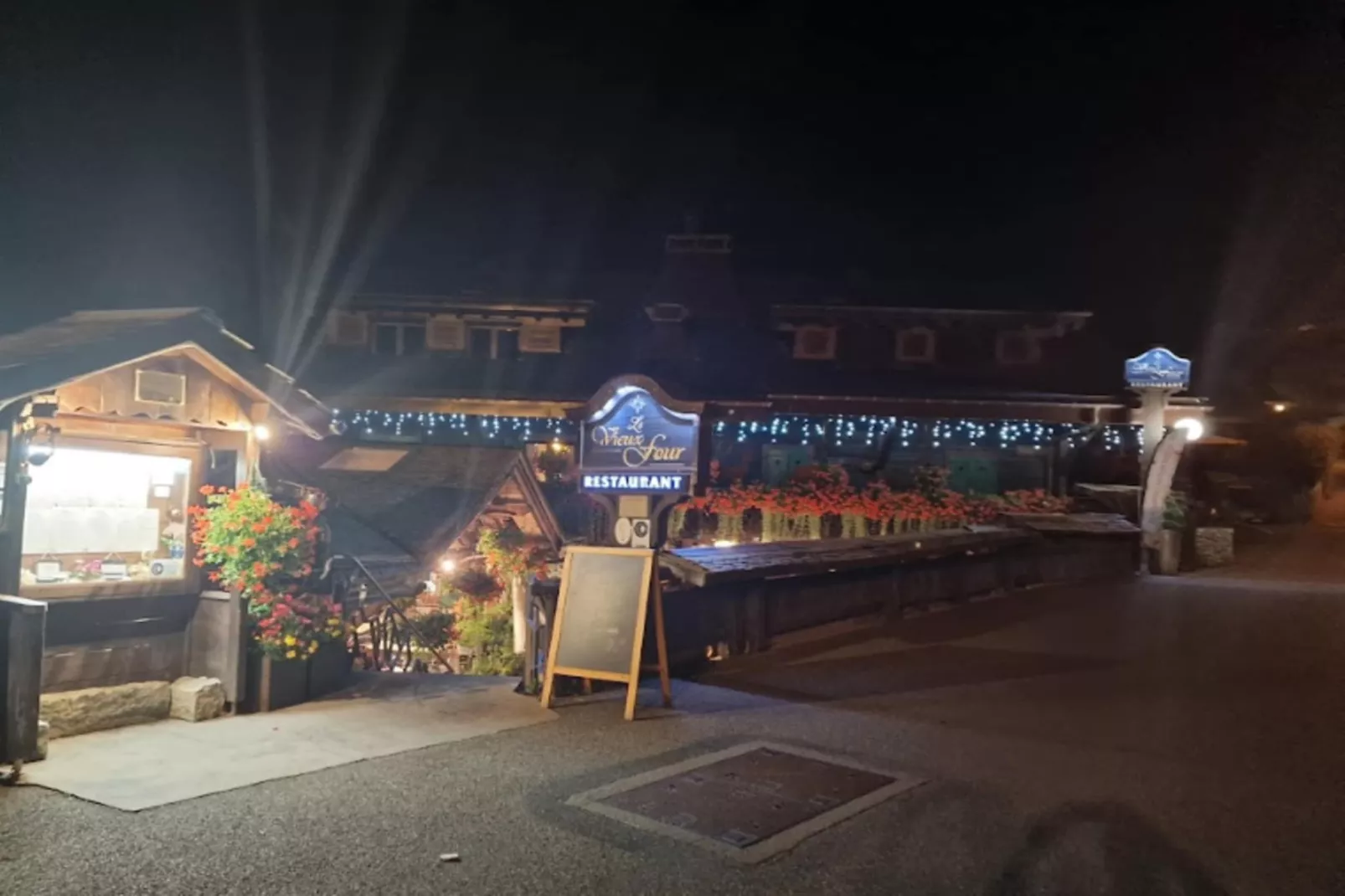 Résidence Le Perce-neige-Buitenkant zomer