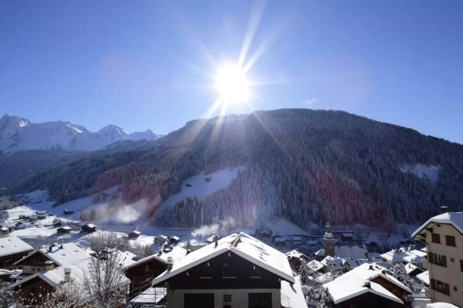 Résidence Valerianne-Buitenkant zomer