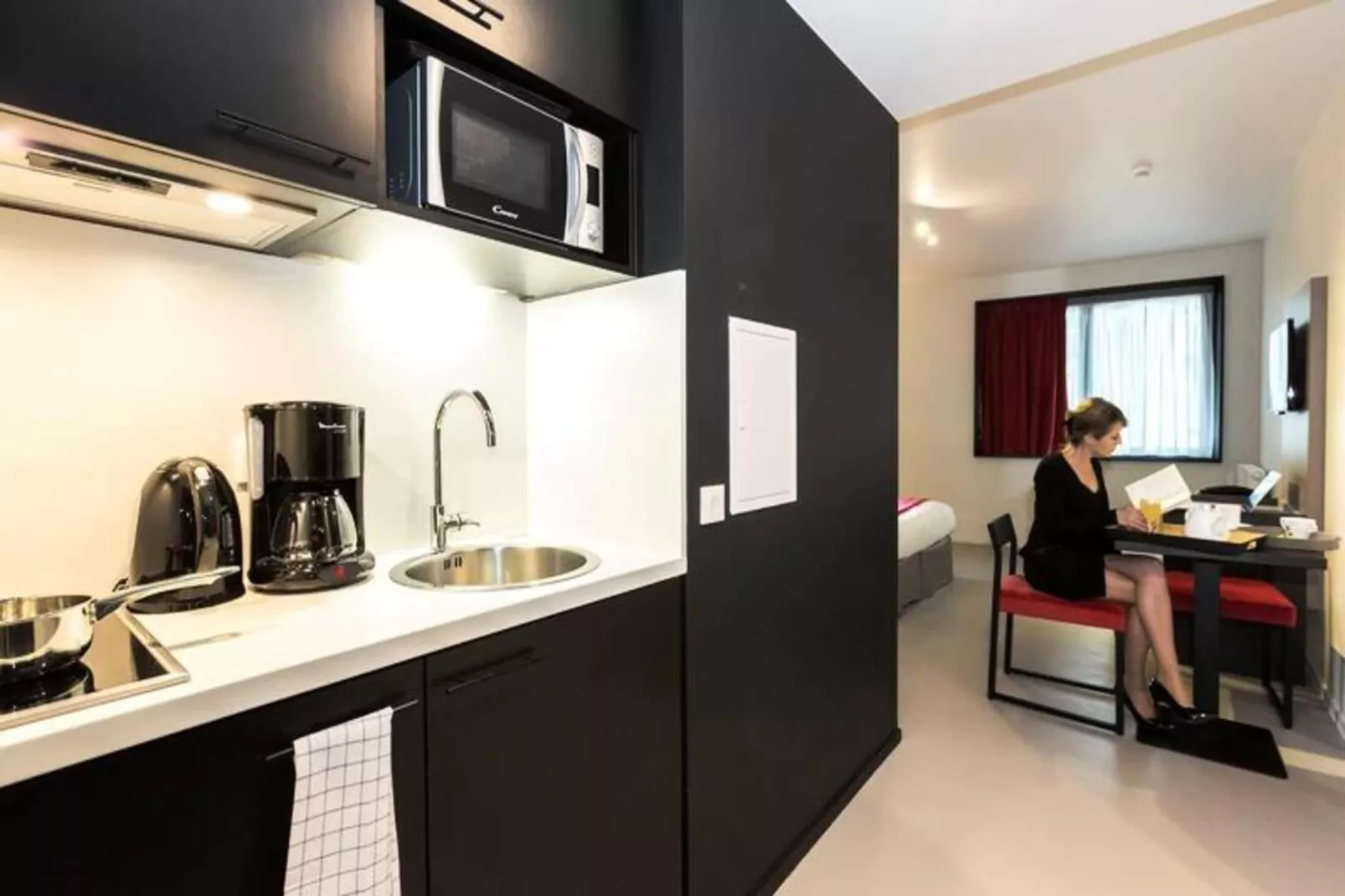 Appart'hôtel Odalys Paris XVII-Buitenkant zomer