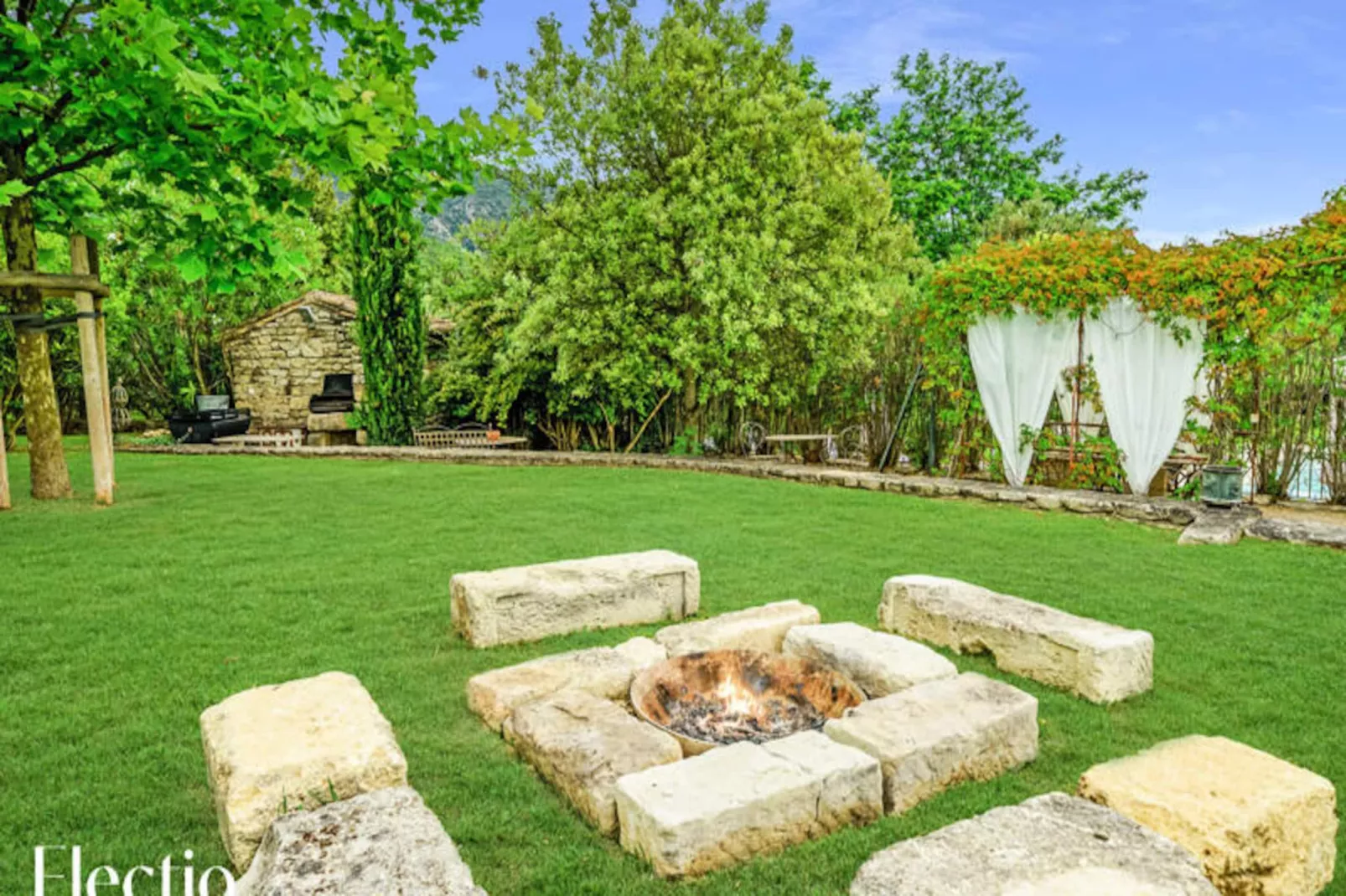 Loggia Du Vallon  I  R&eacute;sidence Les Petitons-Image-tags.