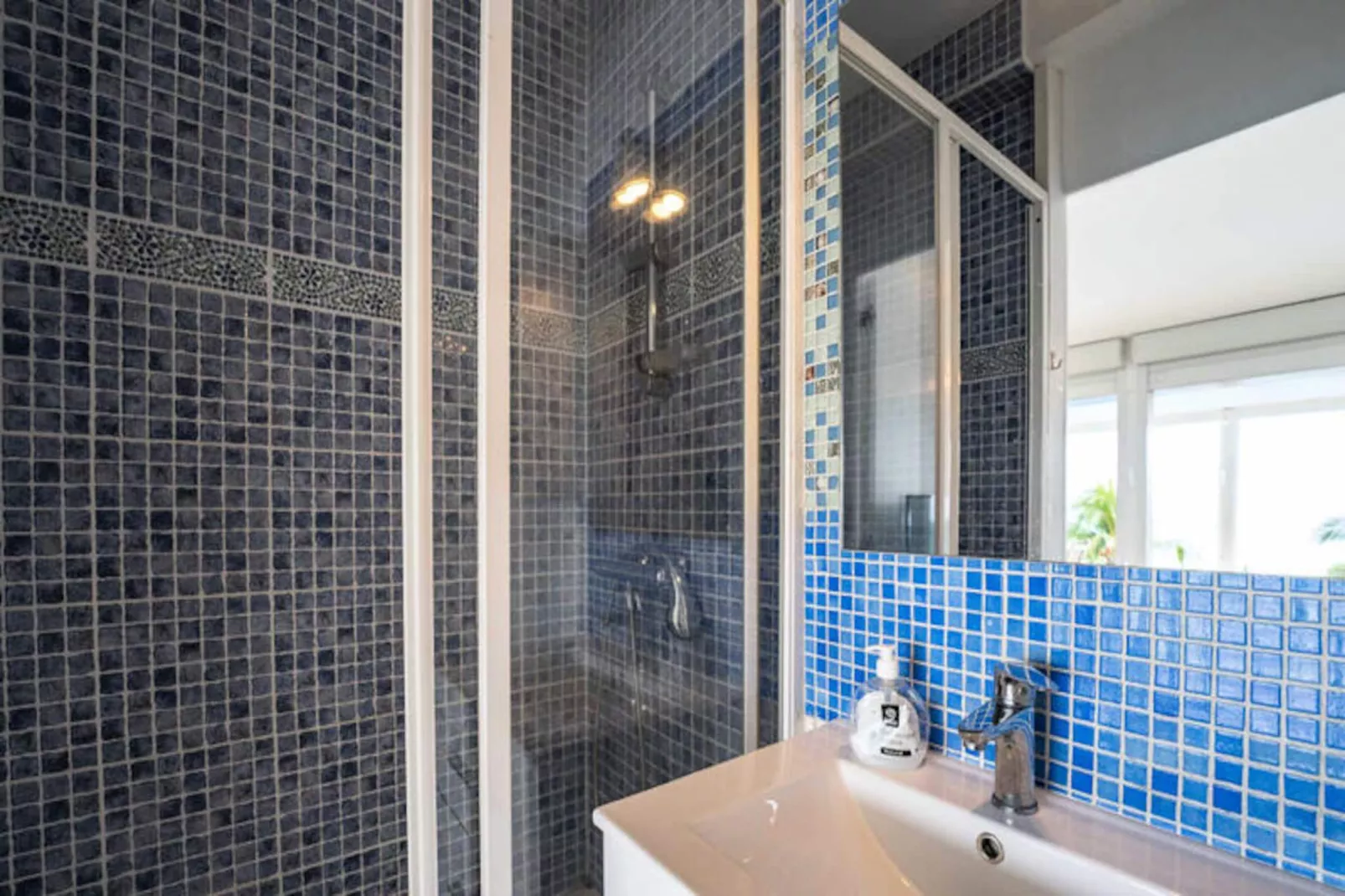 Villa Nora-Image-tags.