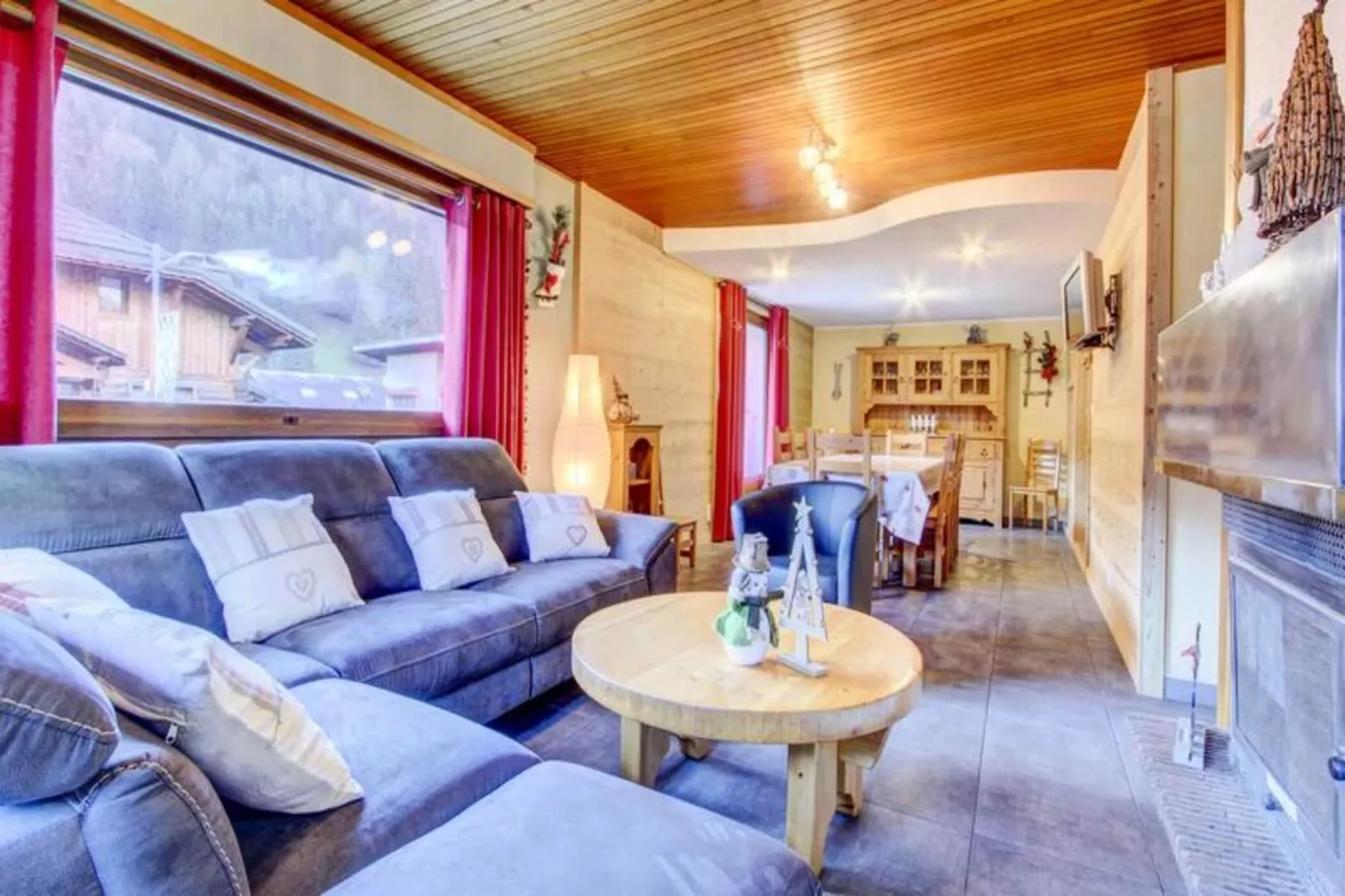 Résidence L'outo-Buitenkant zomer