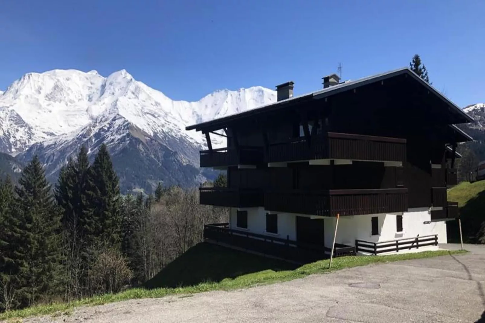 Résidence Les Planes-Buitenkant zomer