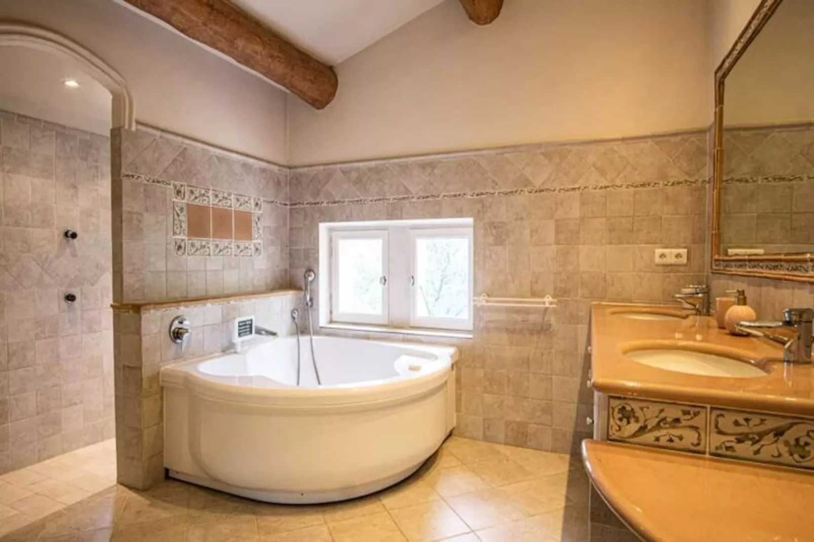 Propri&eacute;t&eacute; D'exception Au Coeur Du Luberon-Image-tags.