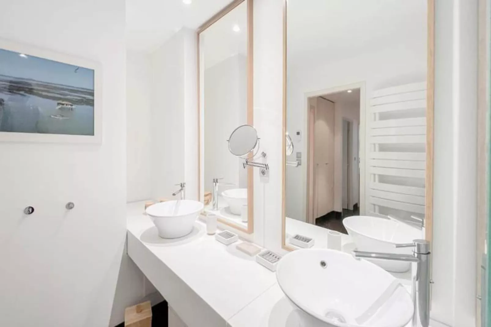 Appartement De Haut Standing Authentique Situ&eacute; Au Coeur Du Triangle D'or-Buitenkant zomer