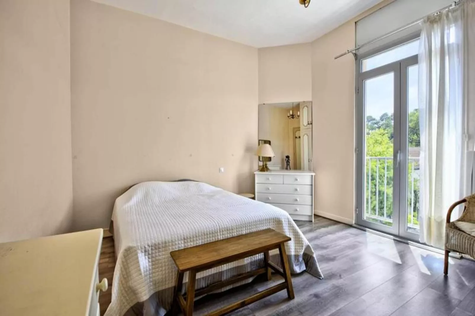 Résidence La Roseraie-Buitenkant zomer