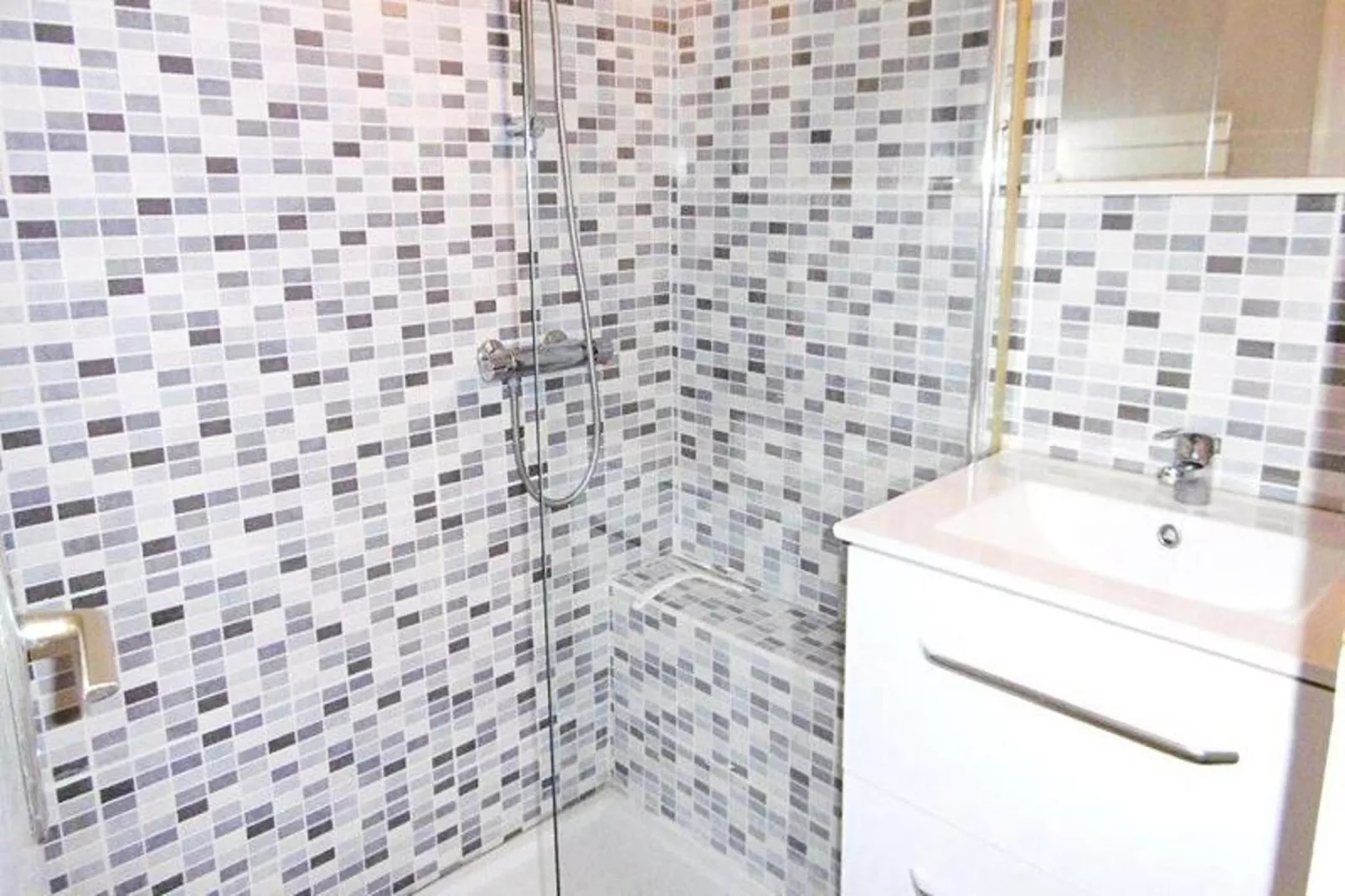 Résidence Duguay Trouin-Badkamer