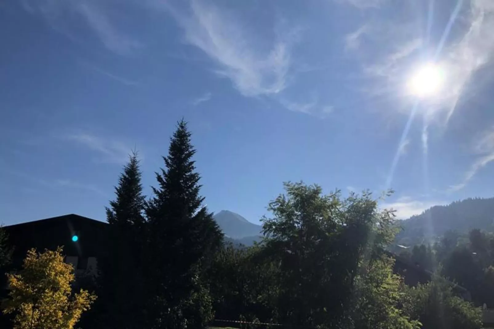 Résidence Castel Des Roches A-Buitenkant zomer