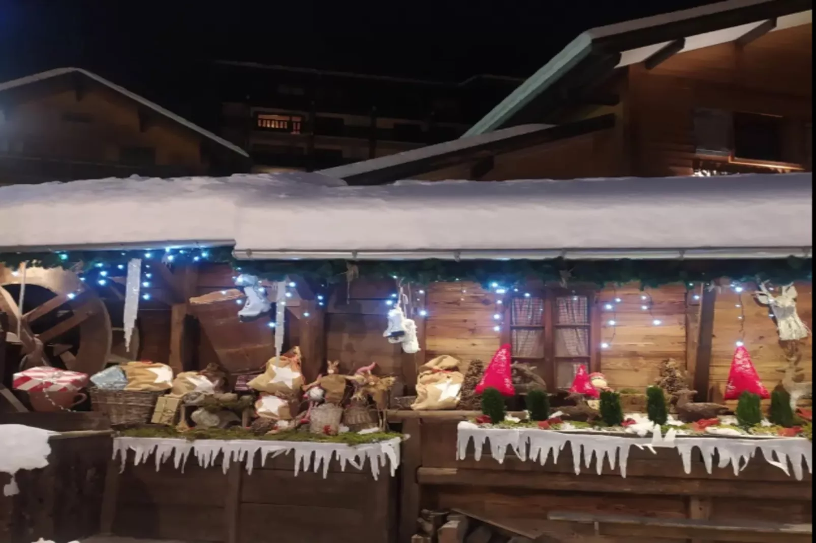 Résidence Le Perce-neige-Buitenkant zomer