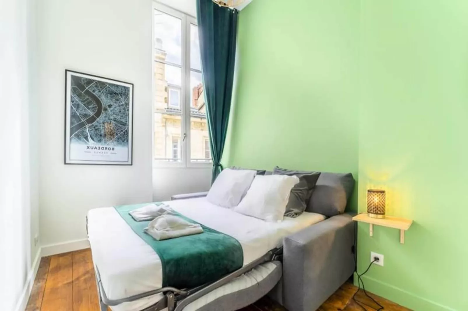 Charmant Et Rayonnant Appartement De 55 M&sup2; Situ&eacute; Dans Le Coeur De Bordeaux-Overloop
