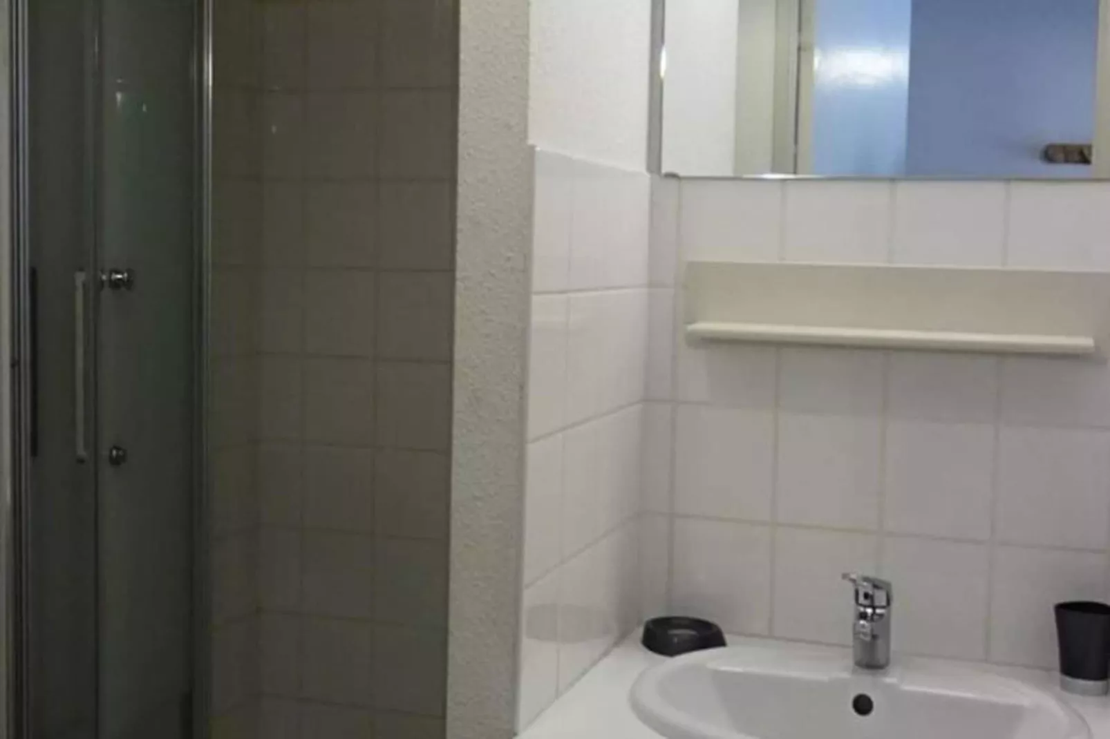 Résidence Montsegu-Badkamer