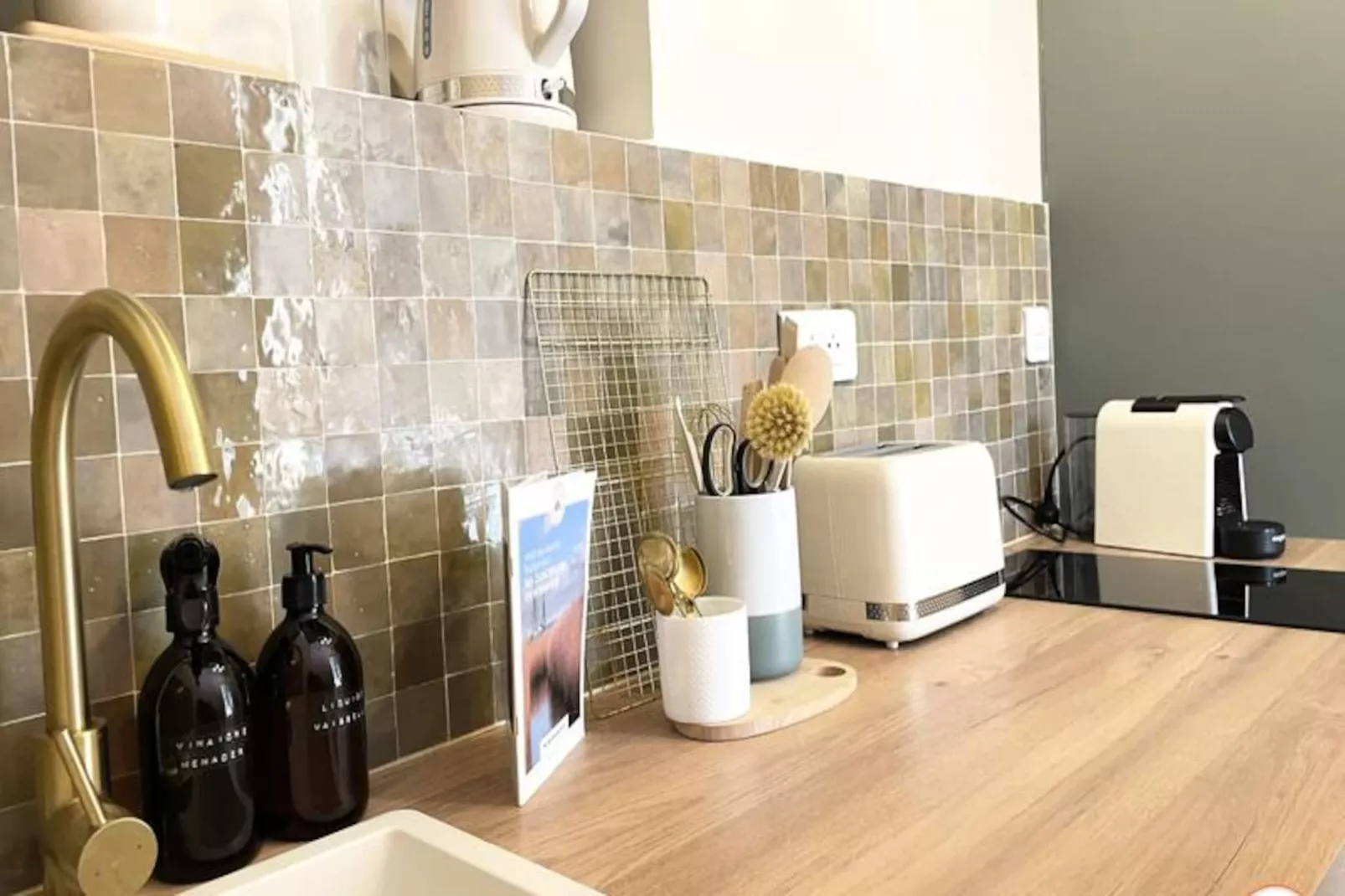 🌟 Le Crosne - Parking - Standing - Calme-Image-tags.