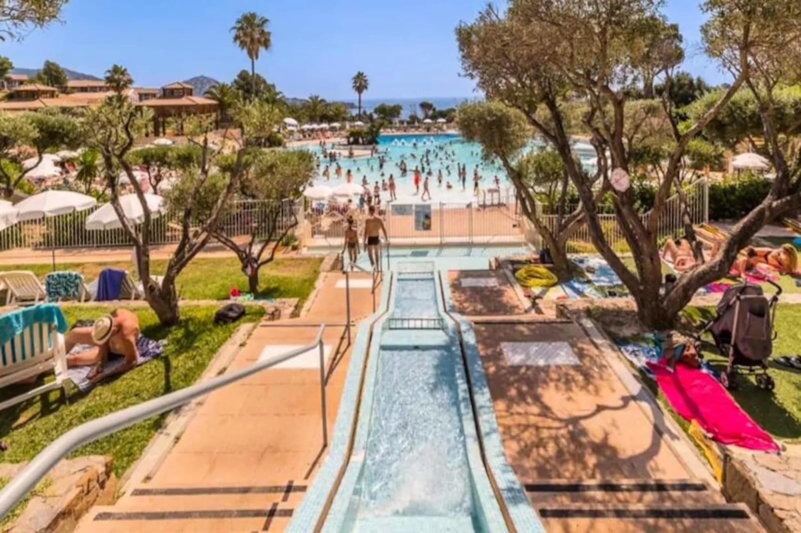 Appartement 6 Pers Vue Mer Pr&egrave;s Des Plages &agrave; Agay-Image-tags.