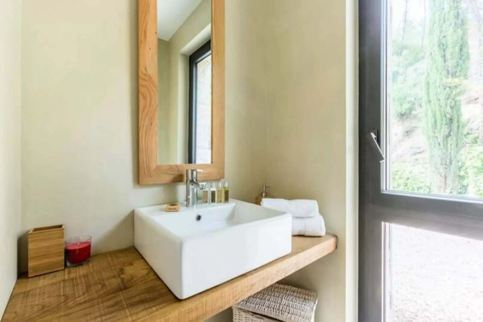 Superbe Villa Avec Vue, Entre Aix En Provence Et Luberon-Image-tags.