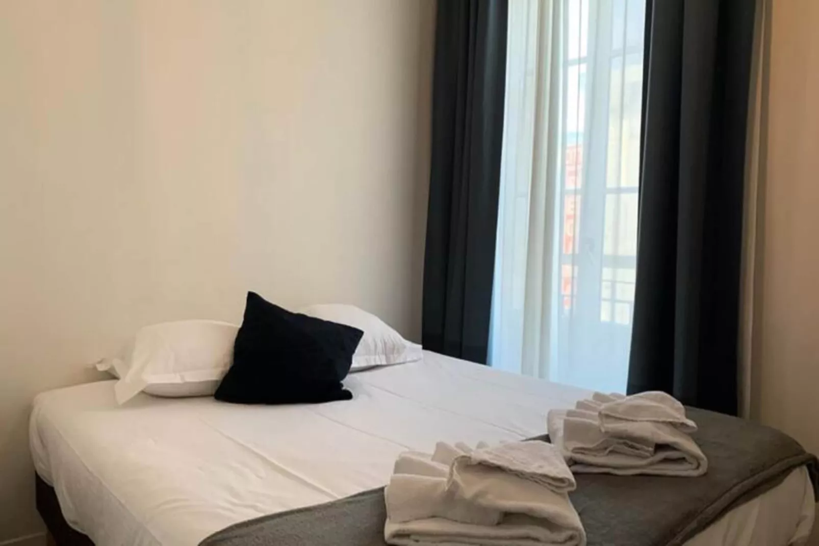 Appartement Lumineux &agrave La Pierre Bordelaise Plein Centre Pour 4 Personnes-Slaapkamer