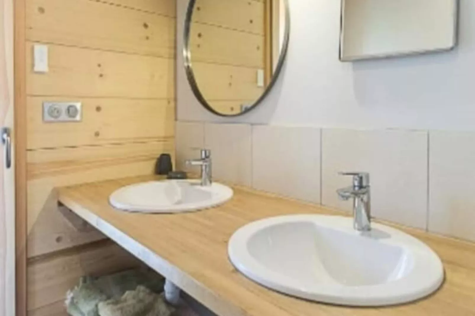 Chalet Cozy Au C&oelig;ur De La F&eacute;claz : S&eacute;jour Authentique Et Proche Des Pistes-Image-tags.