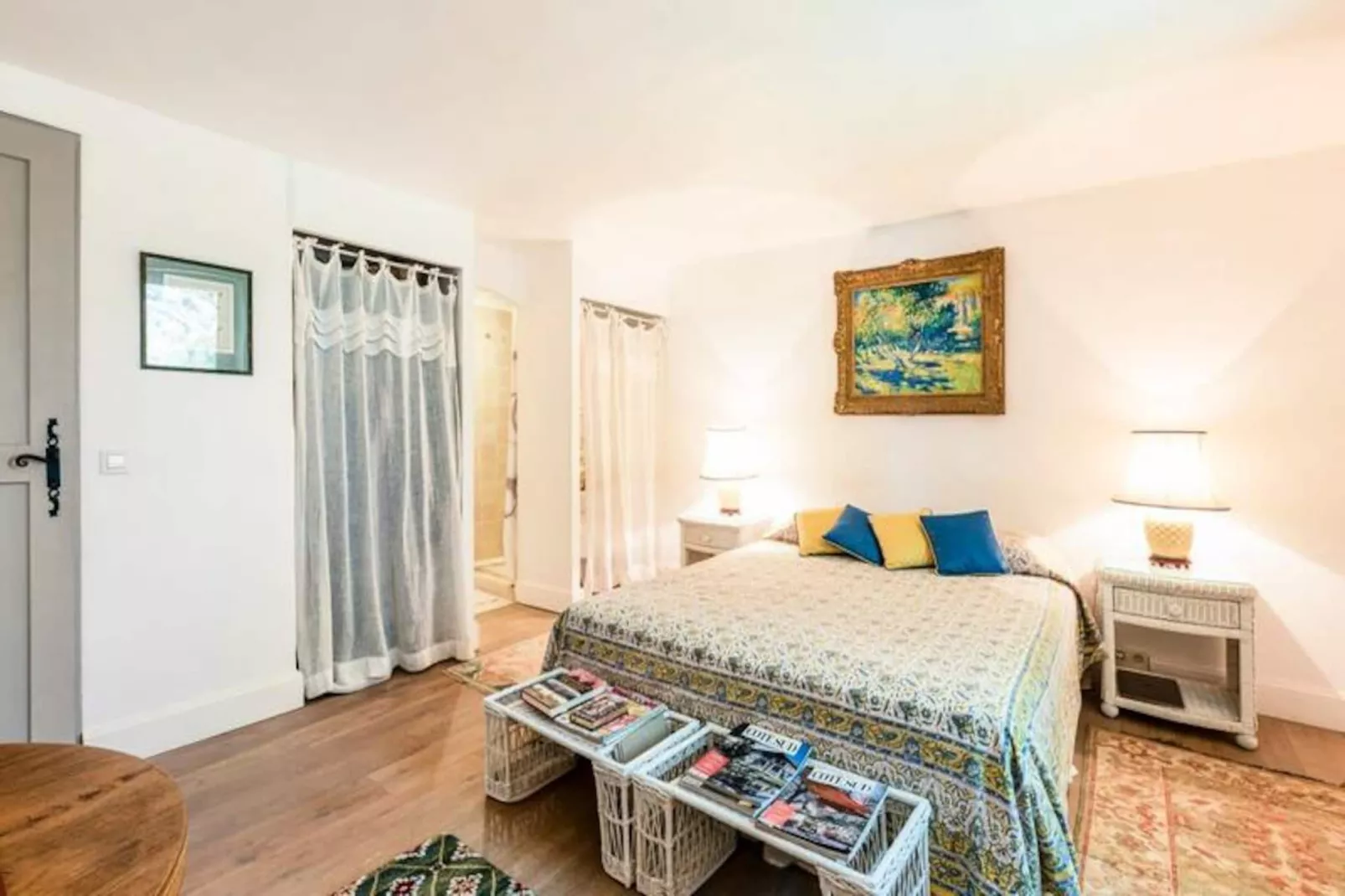 Maison De Famille En Provence-Image-tags.