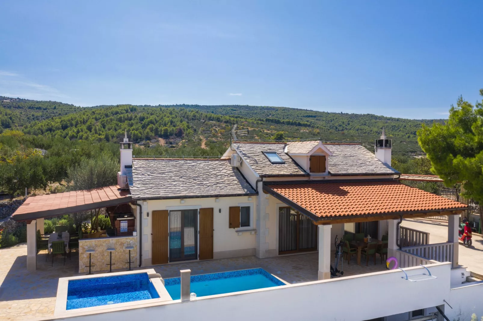 Villa Anabella - Four bedroom Villa with Swimming pool-Uitzicht