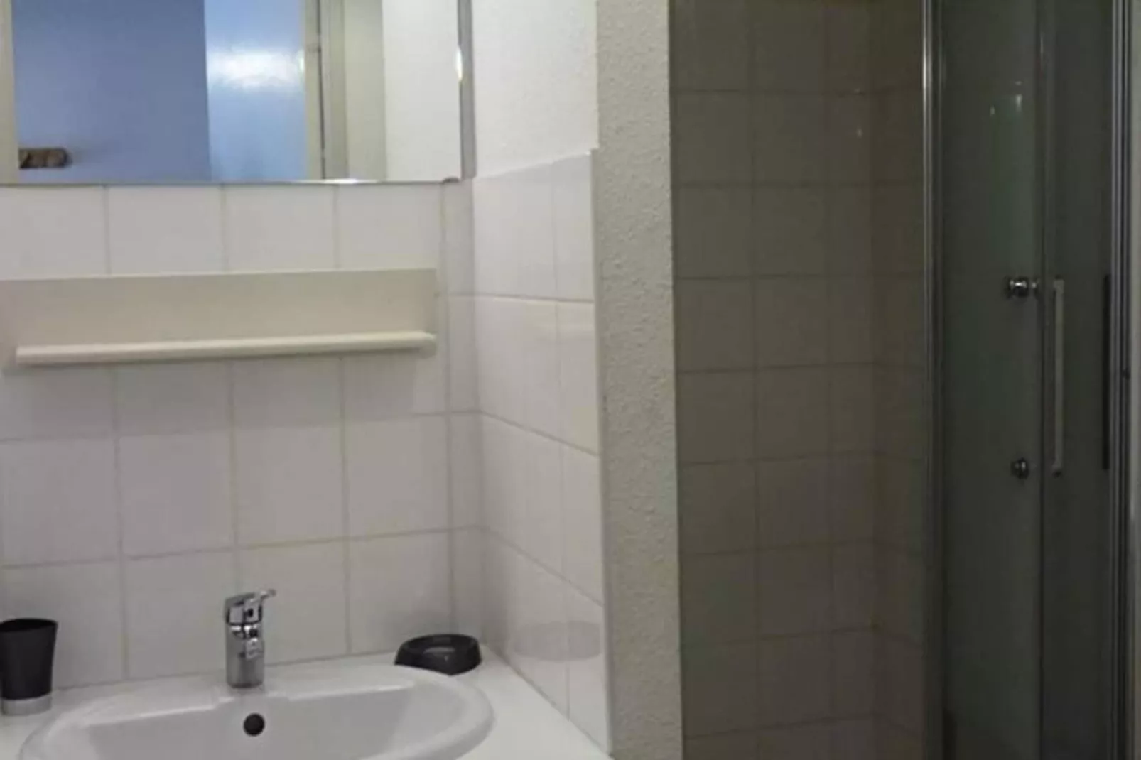 Résidence Montsegu-Badkamer