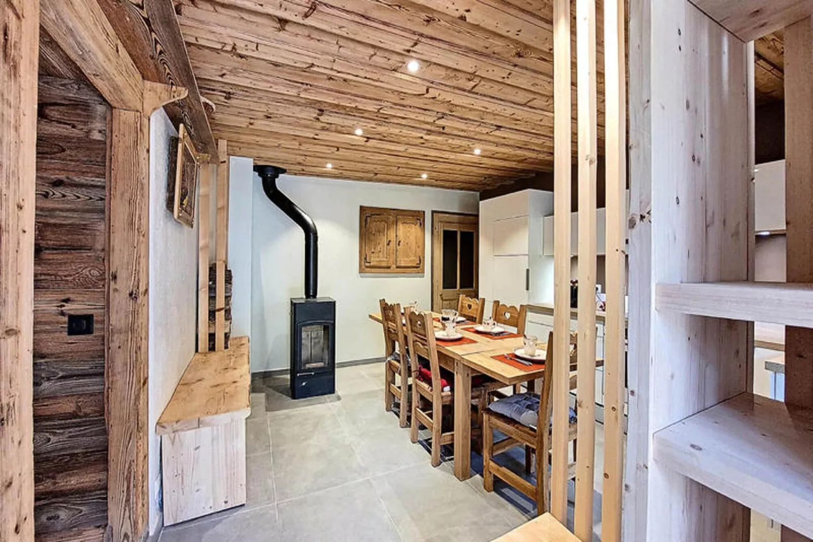 Appartements à Saint Jean d'Aulps-Eetkamer