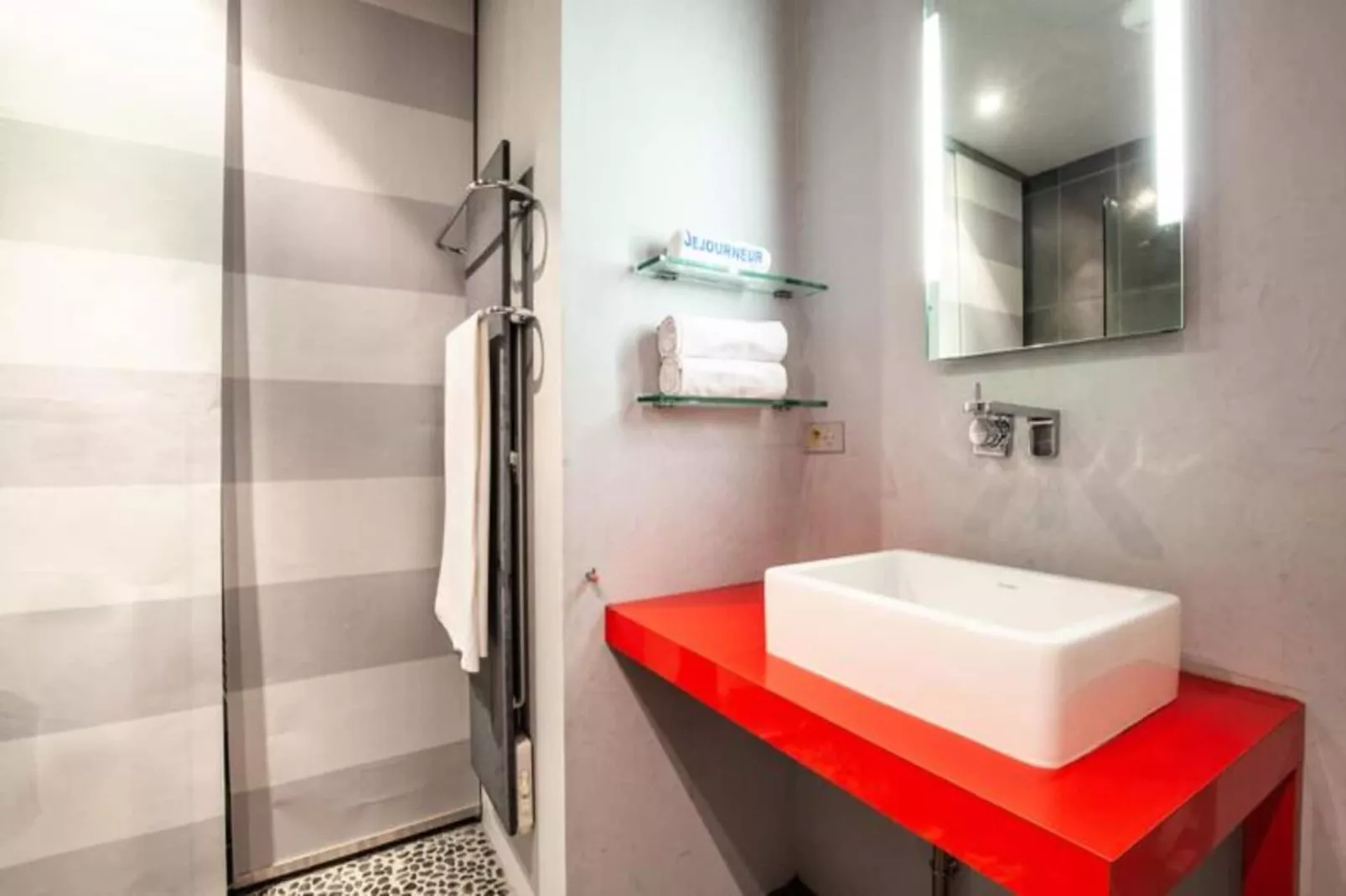 Superbe Appartement &agrave; La Belle Pierre Pour 4 Dans La Rue Des Antiquaires-Buitenkant zomer