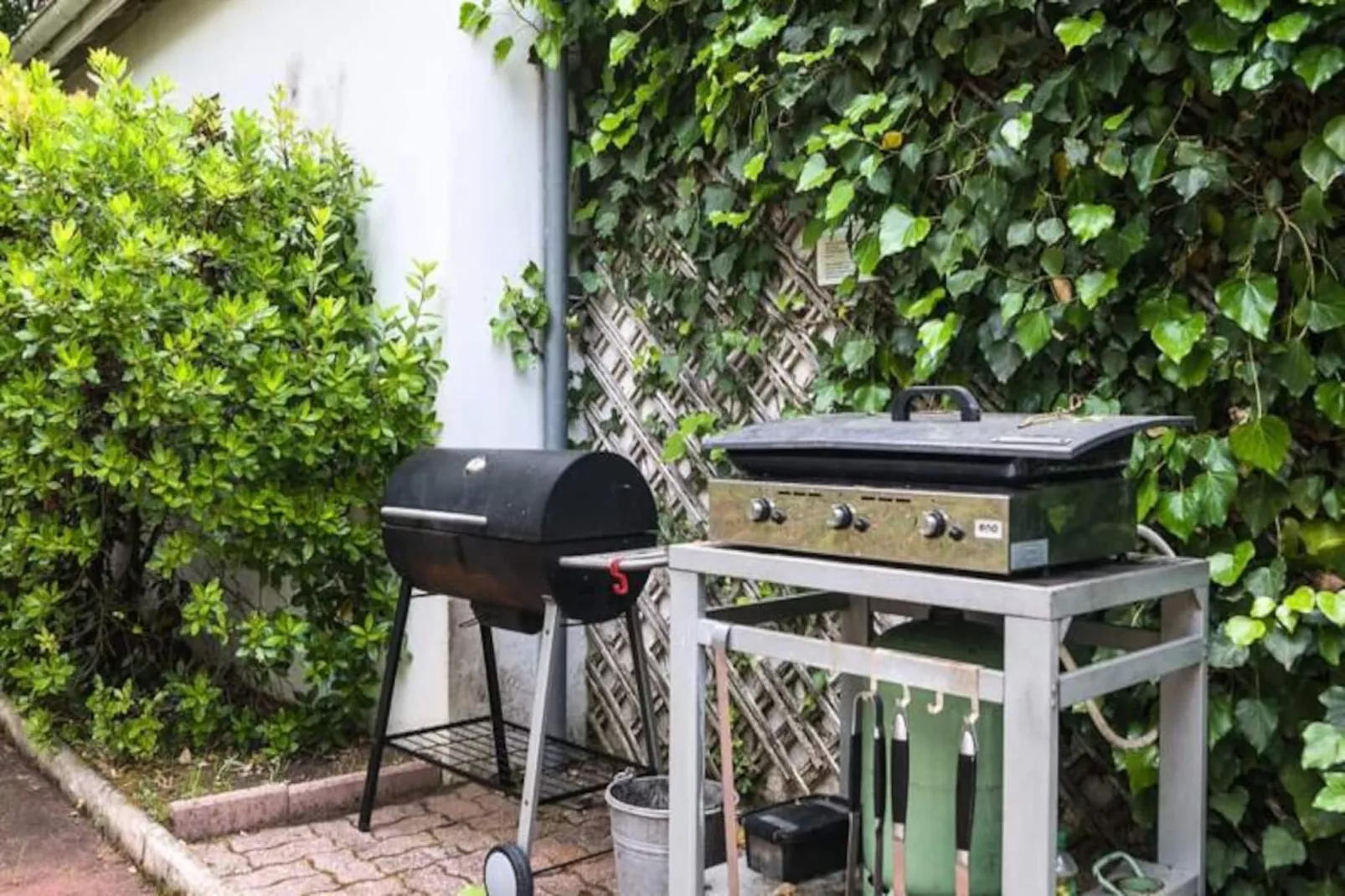 Villa  Arcachonnaise Spacieuse Au Style Authentique Proche De La Plage-Image-tags.