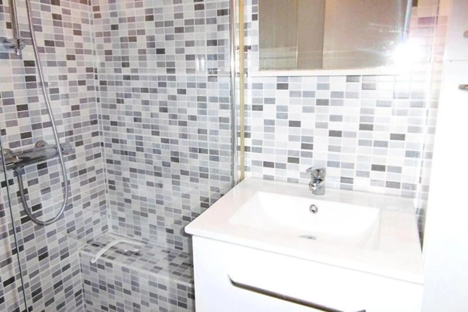 Résidence Duguay Trouin-Badkamer