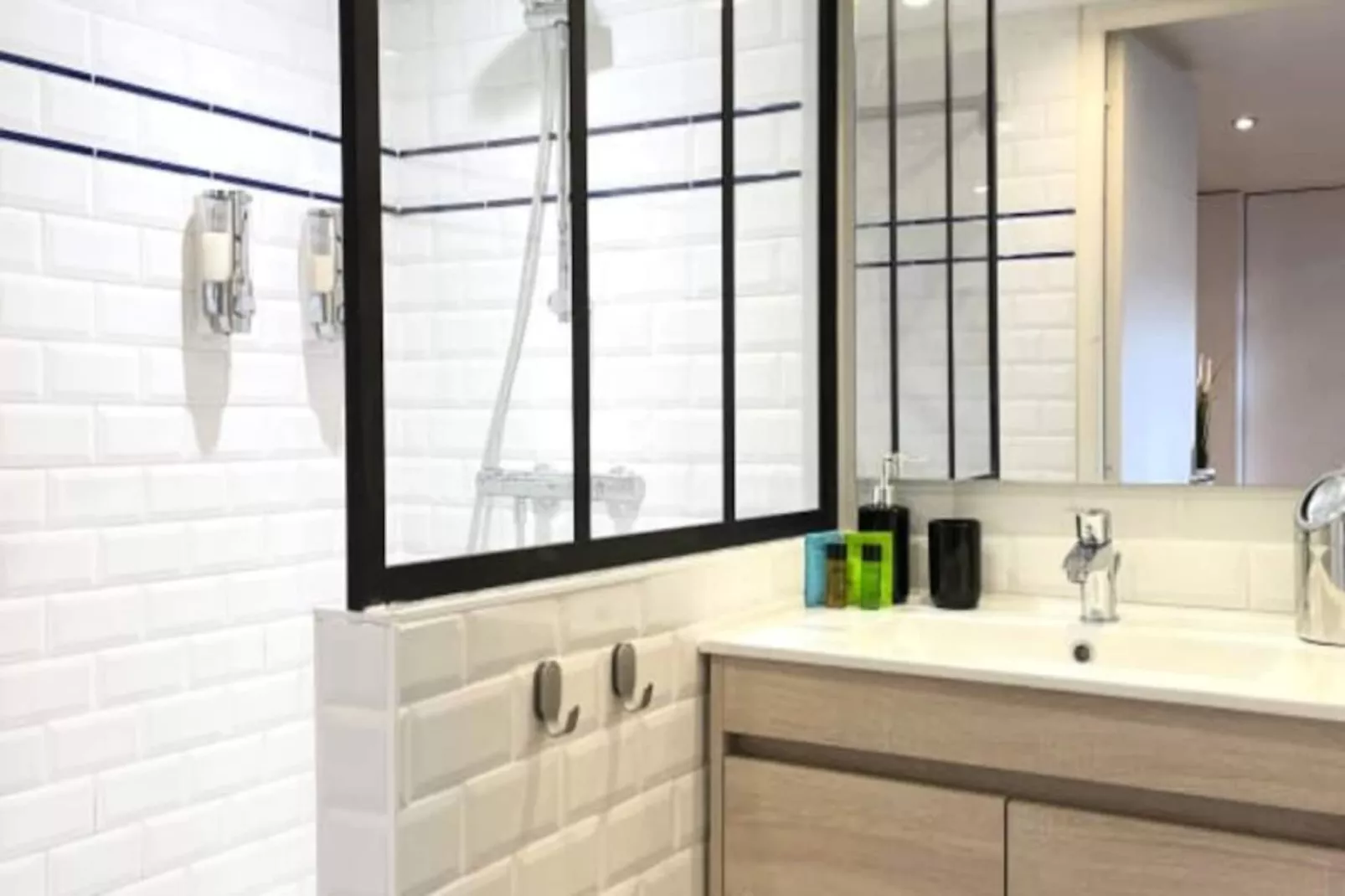 🎨 Loft De L'artiste - Parking - Standing-Image-tags.