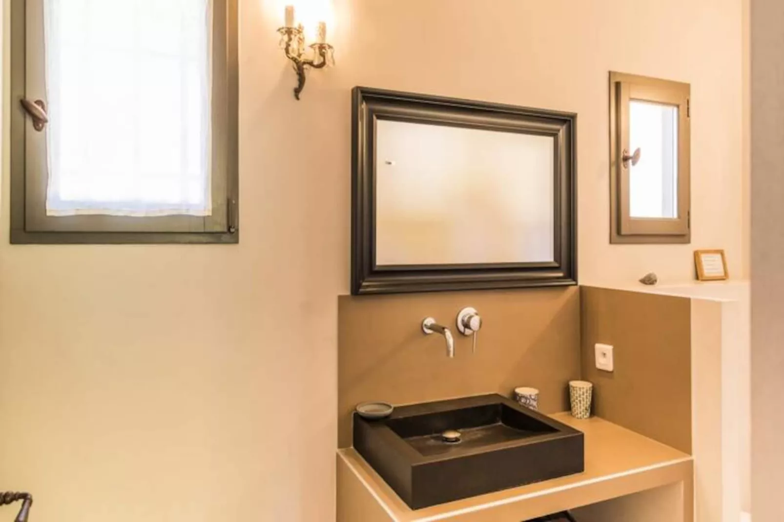 Bastide Blanche : Votre &eacute;vasion En Provence-Image-tags.