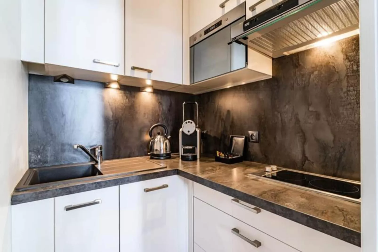 &eacute;l&eacute;gant Appartement Au C&oelig;ur Du Quartier Historique Saint-michel-Woonkamer