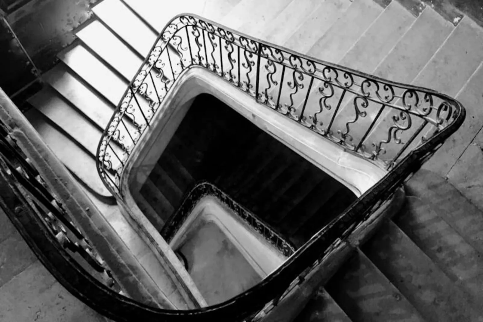 Les Toits De L'argenterie-Image-tags.