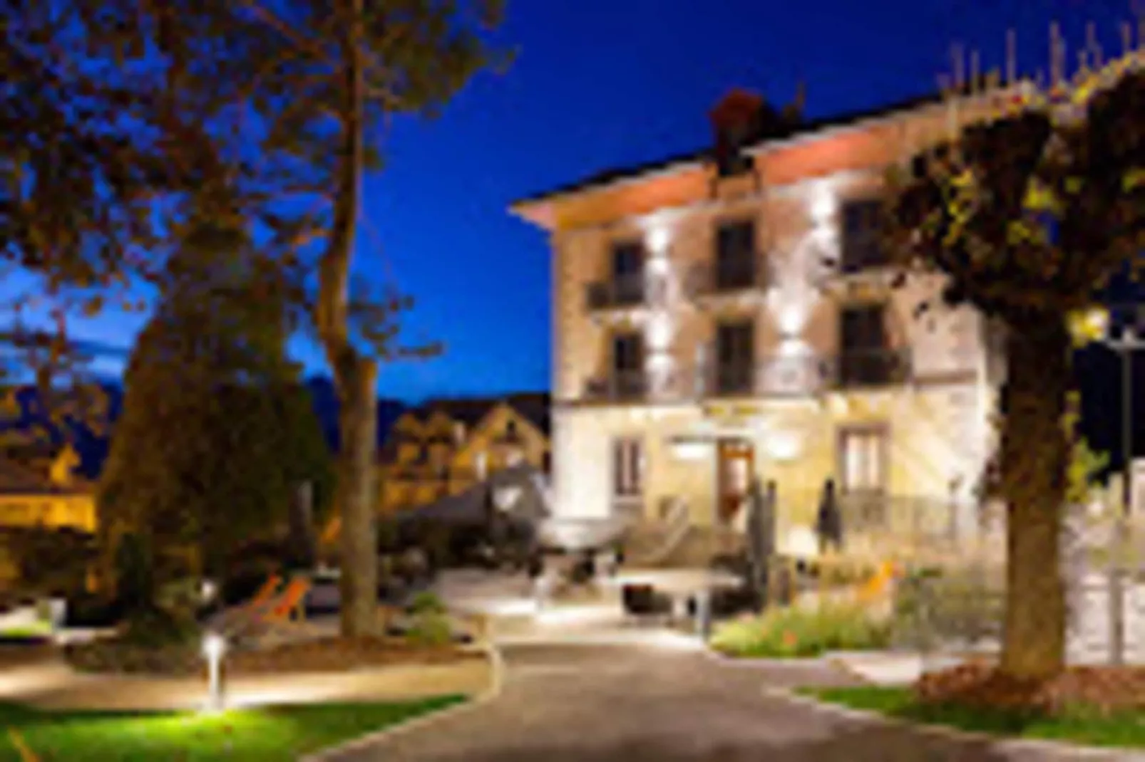 Résidence Les Loges-Buitenkant zomer