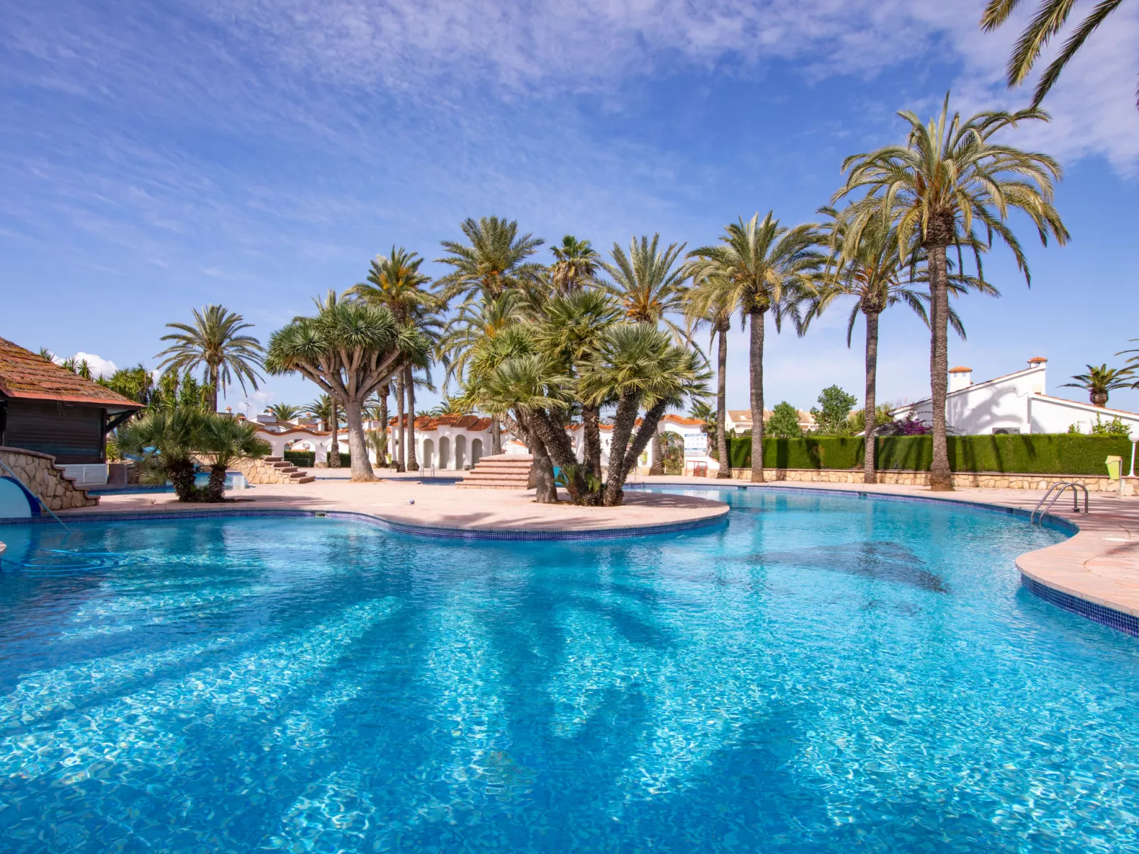 Residencia La Perla-Buiten