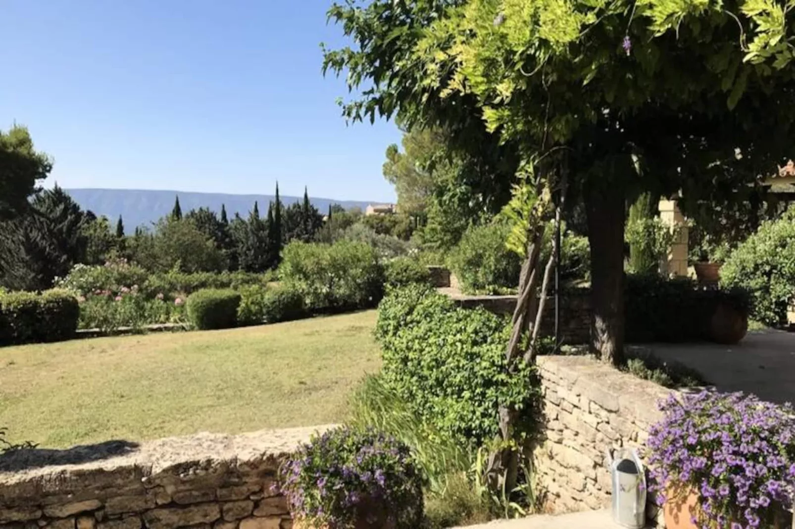 Mas Des Papillons, Gordes-Image-tags.