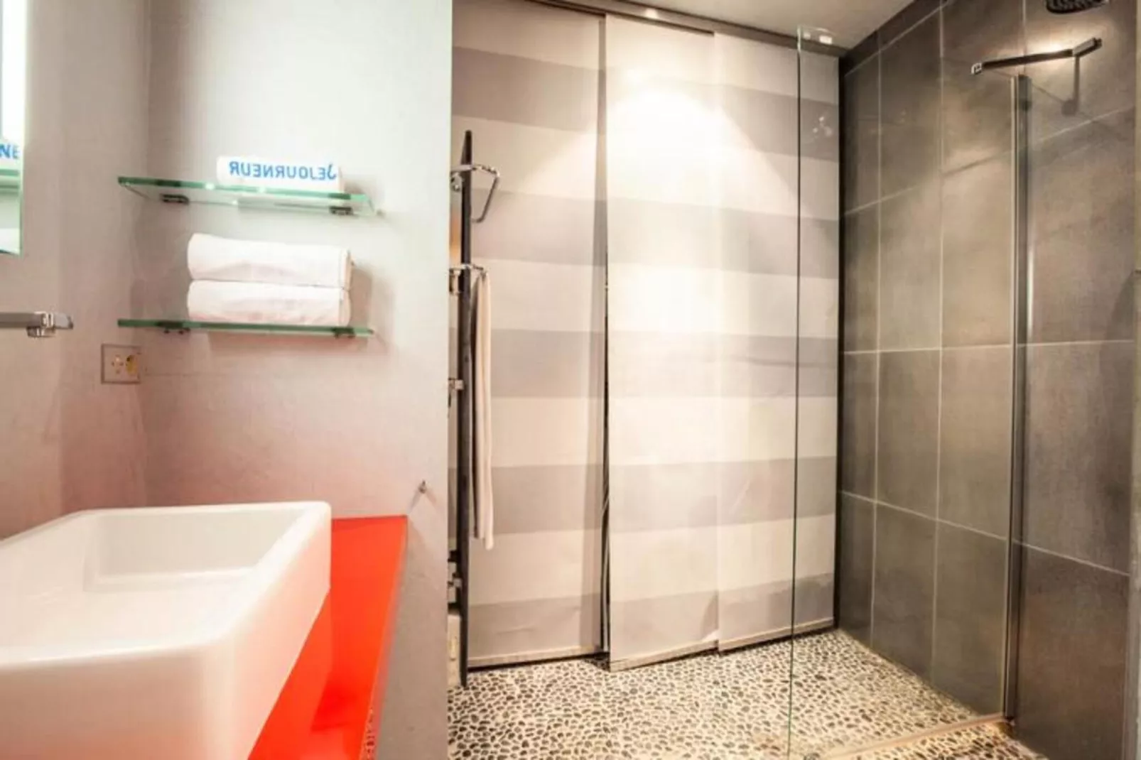 Superbe Appartement &agrave; La Belle Pierre Pour 4 Dans La Rue Des Antiquaires-Buitenkant zomer