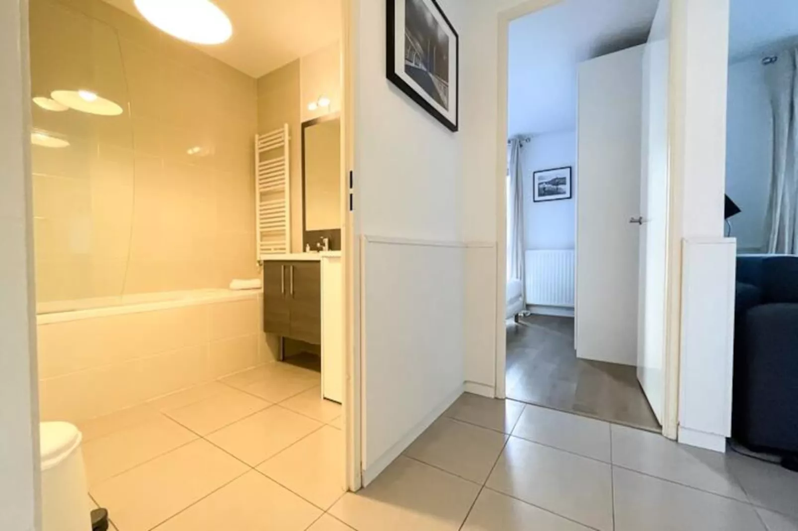 Appartement Rayonnant Et Moderne Tr&egrave;s Bien Situ&eacute;, Proche De La Cit&eacute; Du Vin-Image-tags.