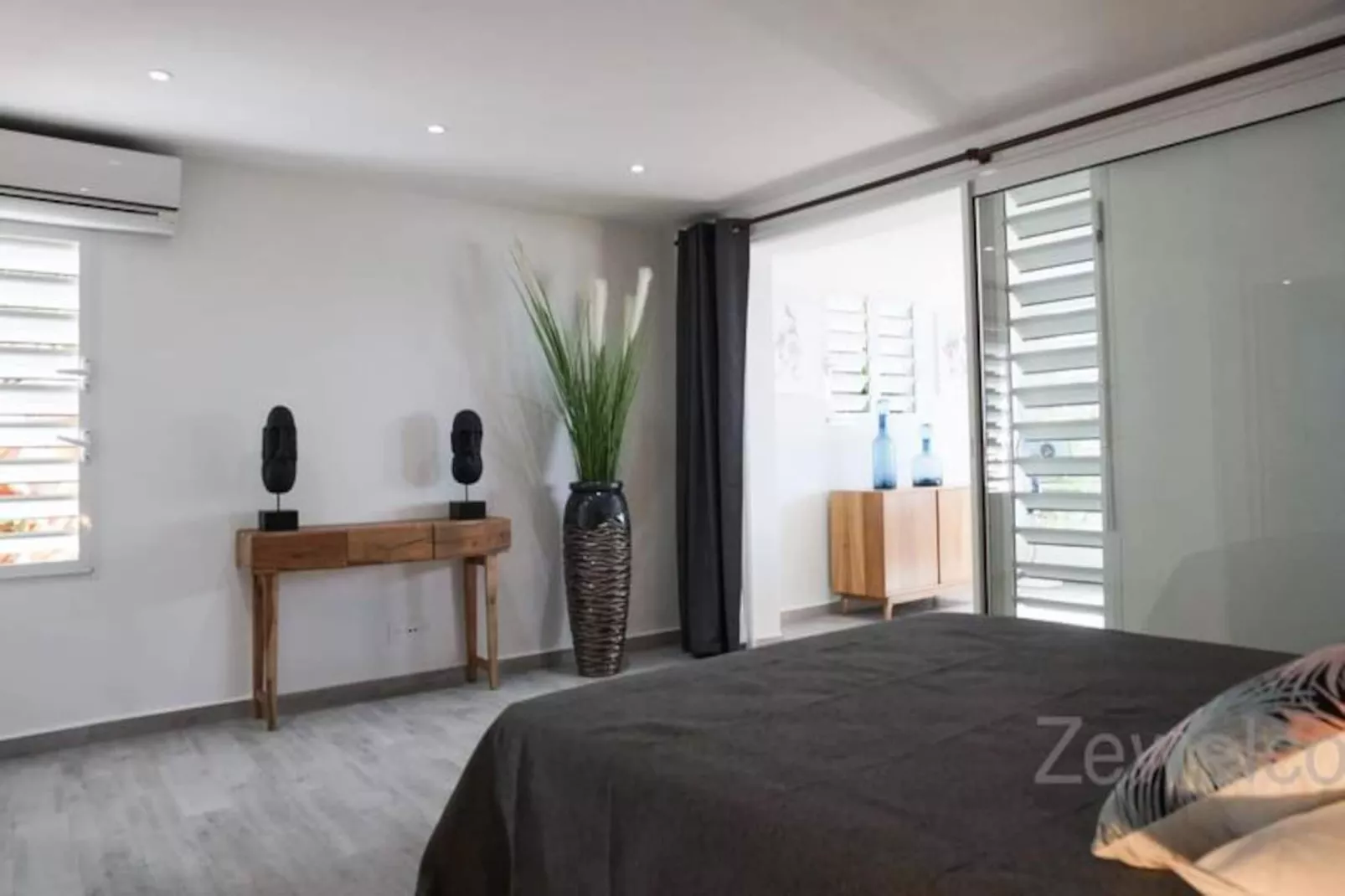 Villa Sea Side-Image-tags.