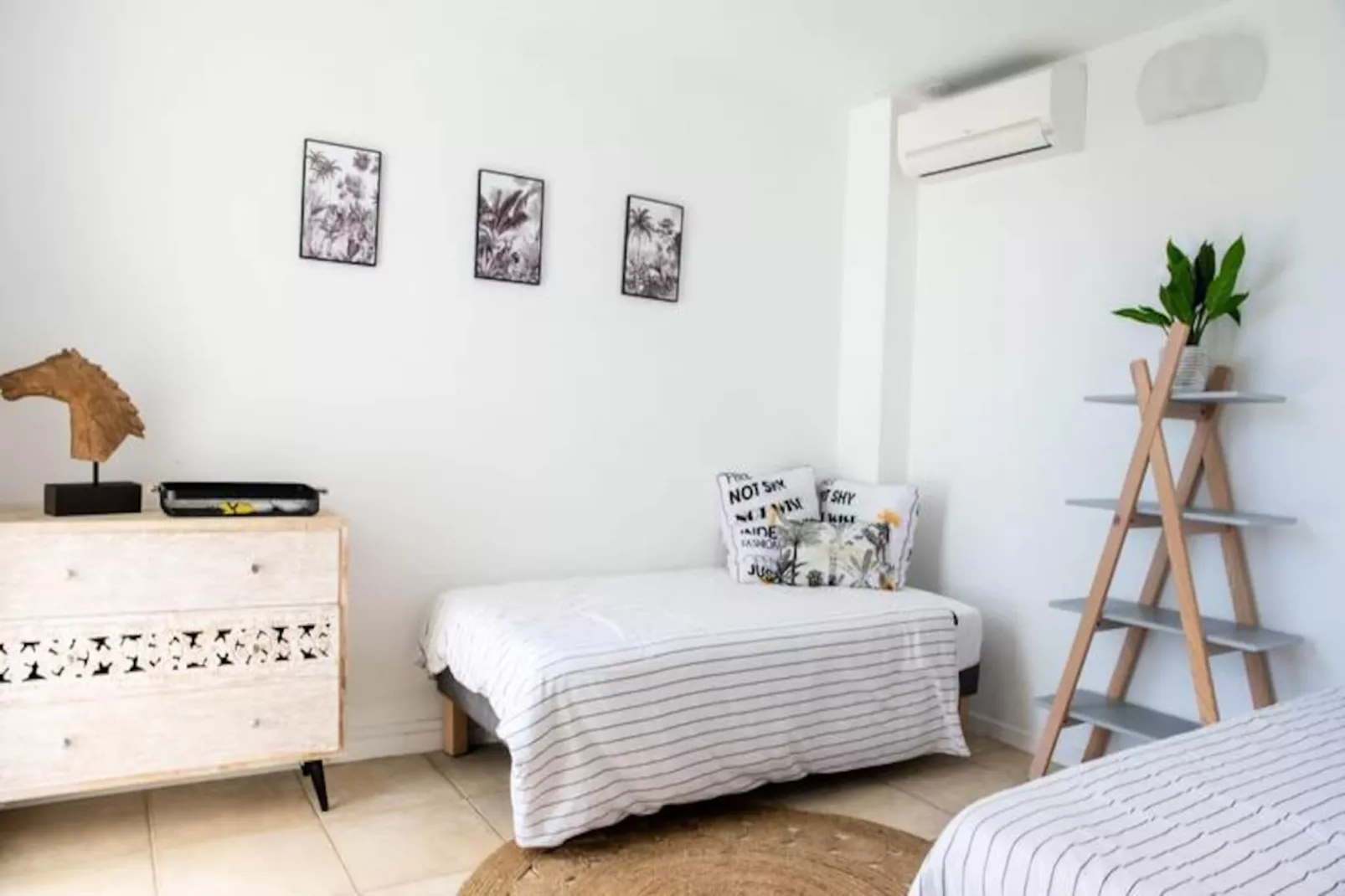 Villa Summer Forever-Image-tags.