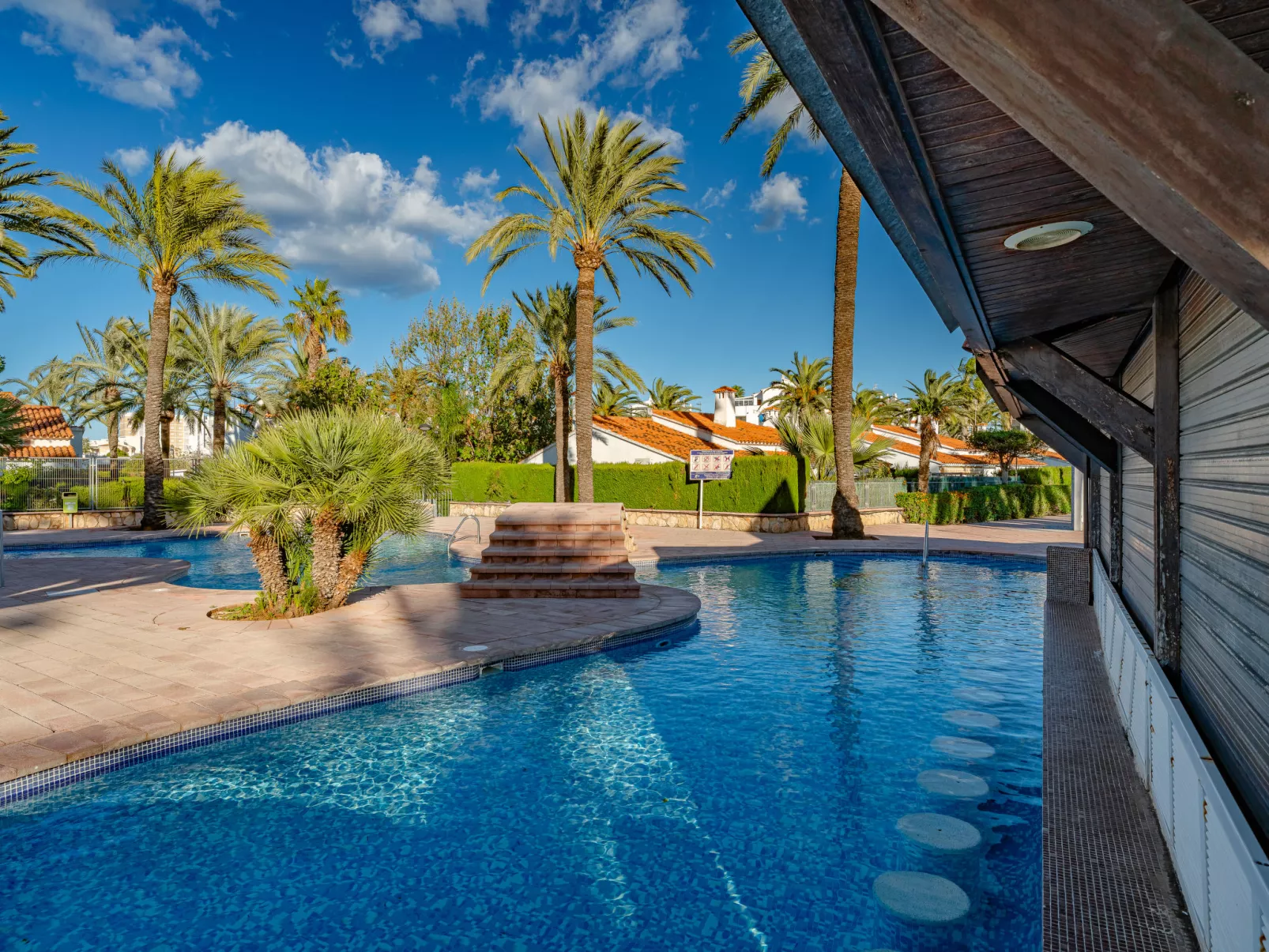 Residencia La Perla-Buiten