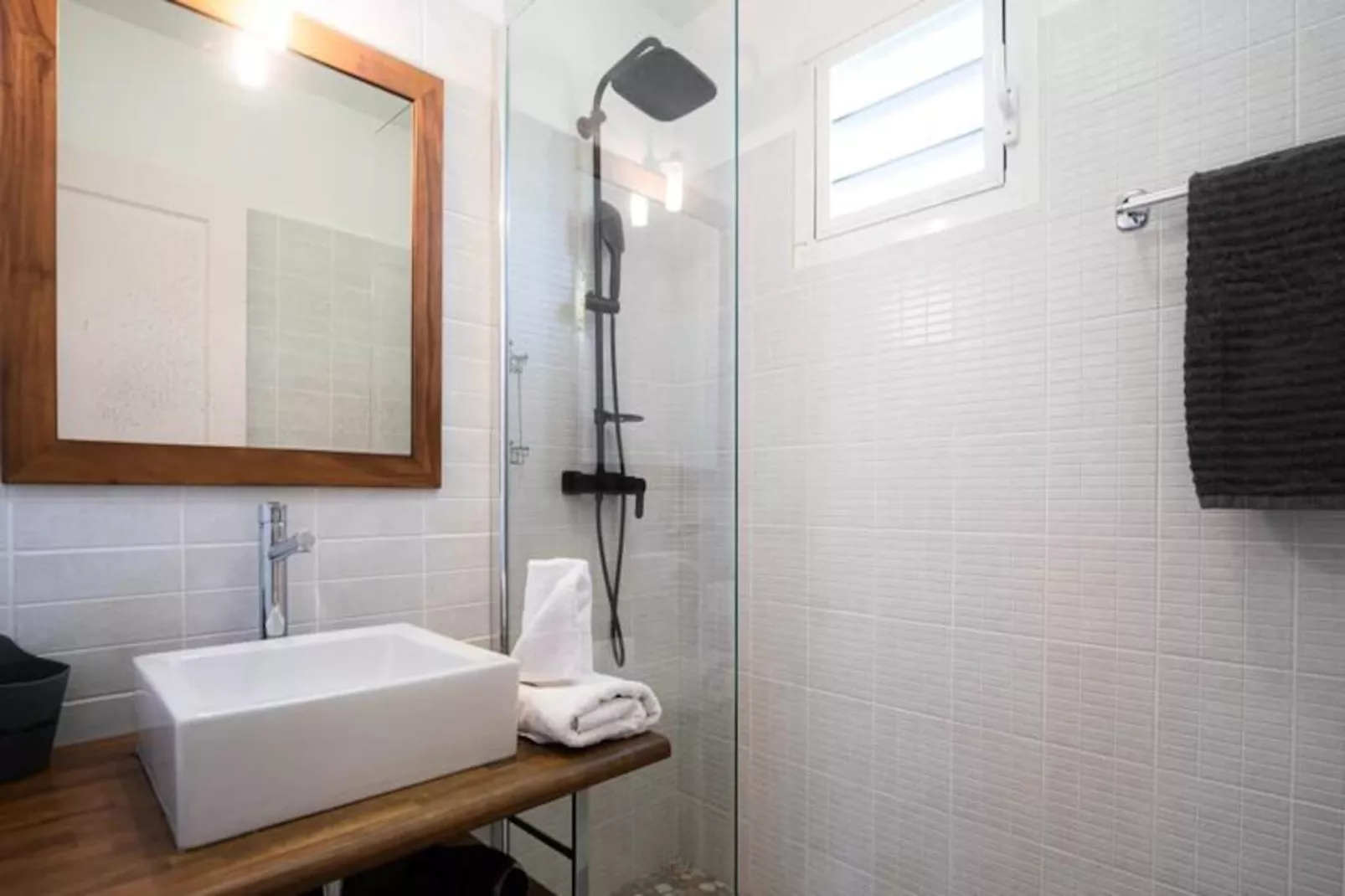 Villa Gwada-Image-tags.