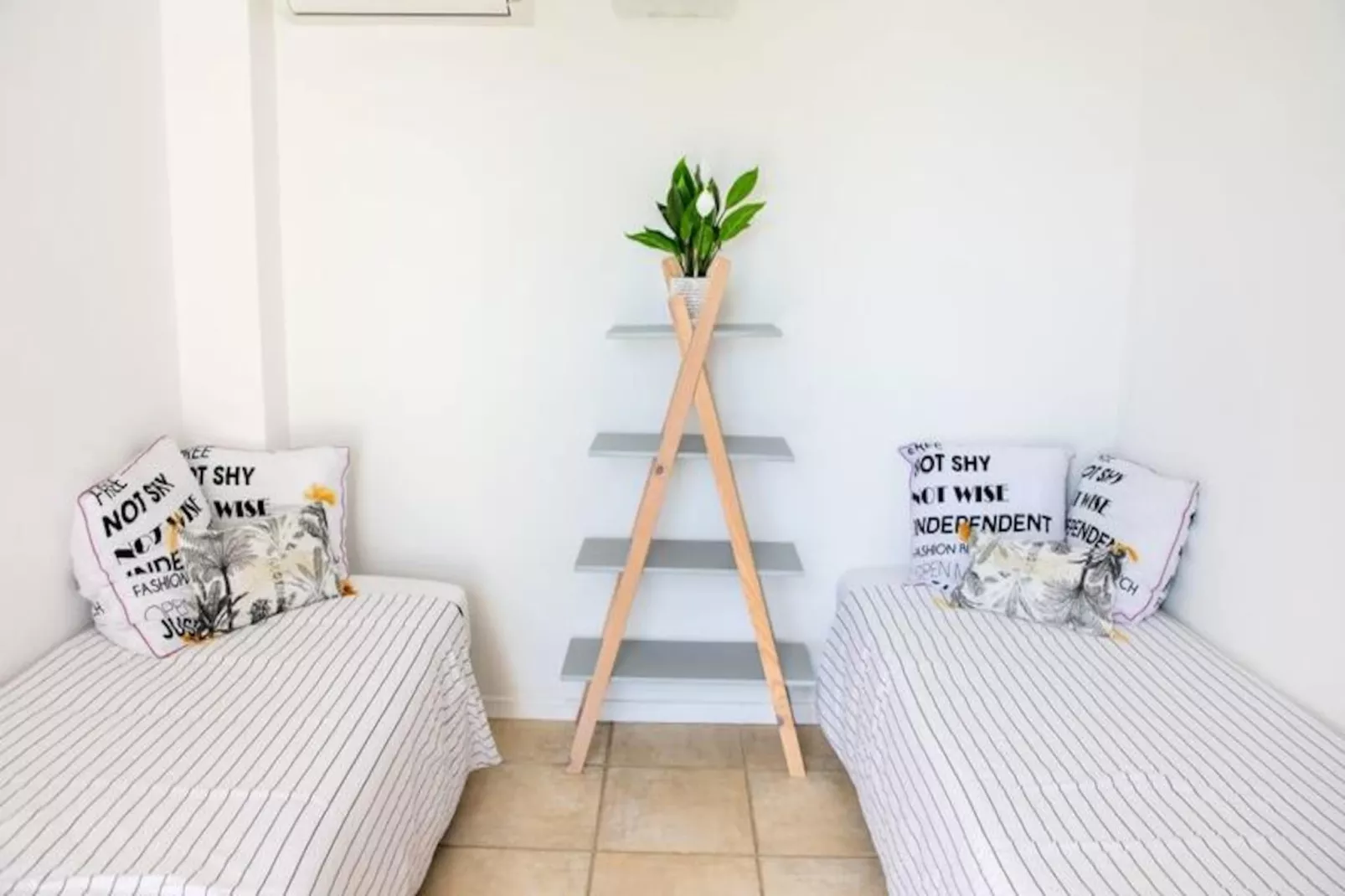 Villa Summer Forever-Image-tags.