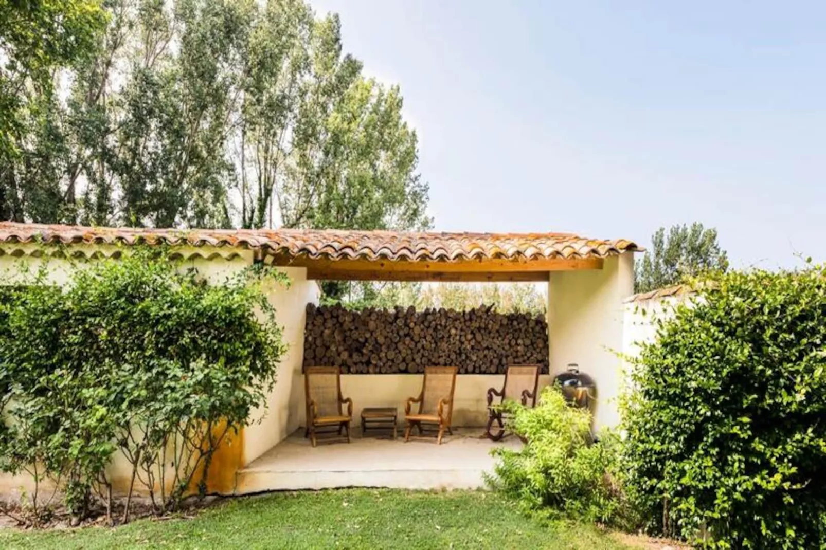 Maison De Famille En Provence-Image-tags.