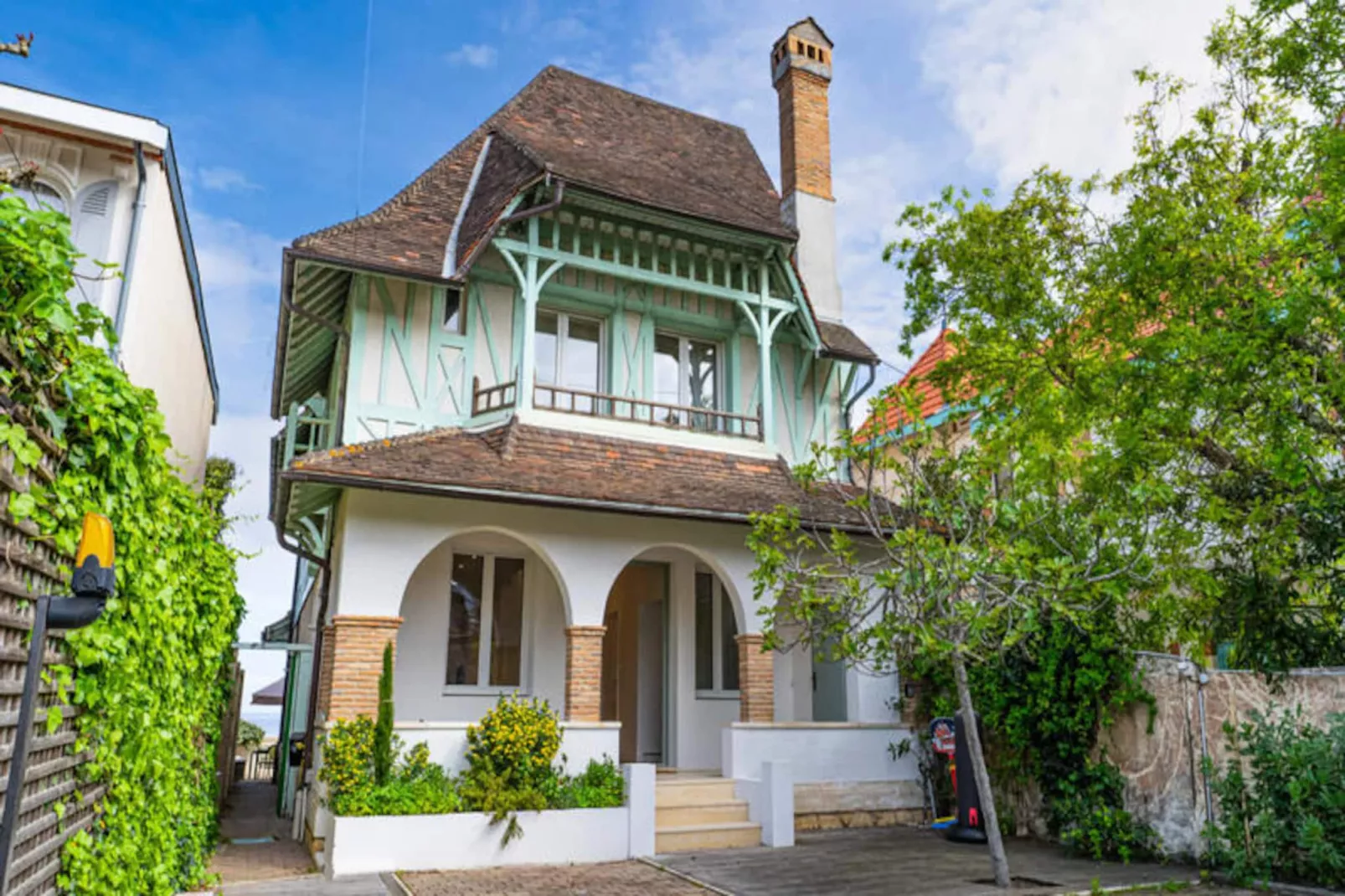 Somptueuse Demeure Arcachonnaise De Caract&egrave;re Avec Acc&egrave;s Direct &agrave; La Plage-Image-tags.